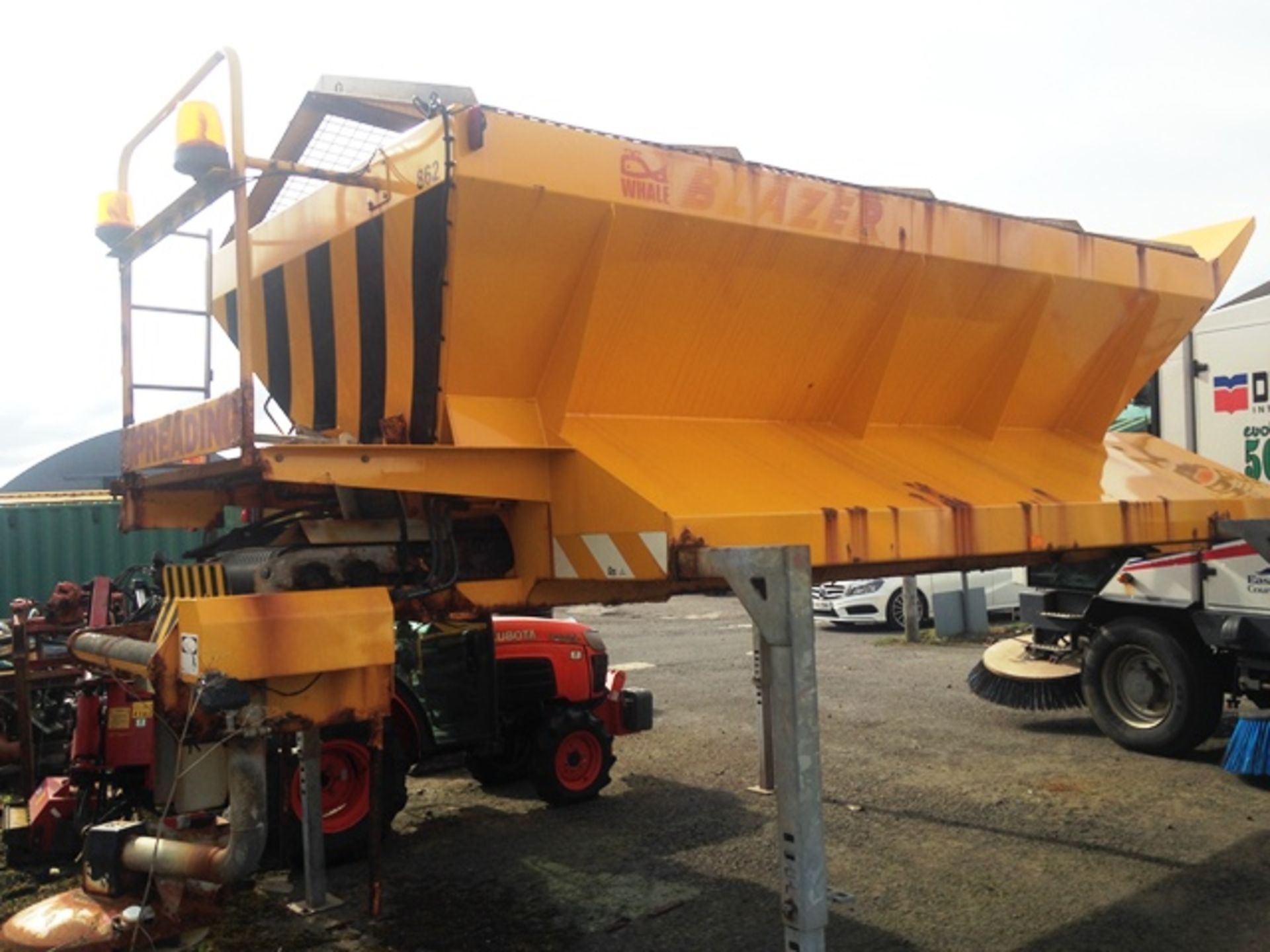 2006/2007 WHALE BLAZER gritter body s/n 32386 Reg No SK07 CLZ (862) **To be sold from Errol auction - Image 4 of 8