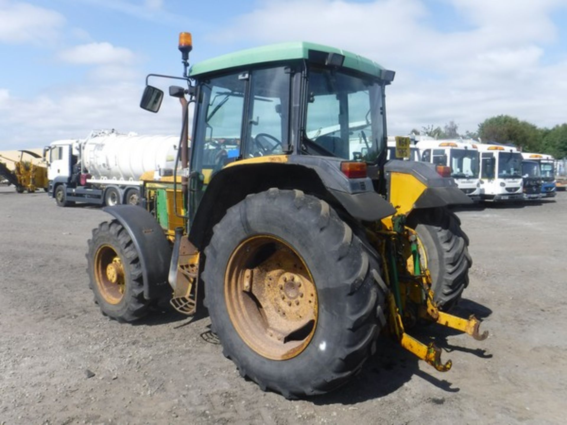 2000 JOHN DEERE 6210 tractor. Reg No W64 RKS s/n 106210Y278541. Hrs not known. Engine starting issu - Image 30 of 35