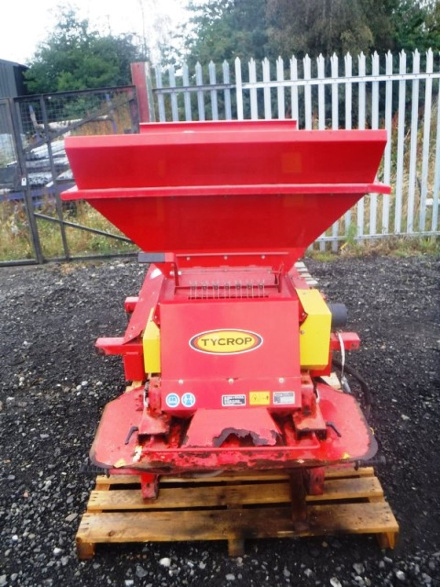 TYCROP PRO pass mounted spreader. S/N 20968100035786 - Image 2 of 6