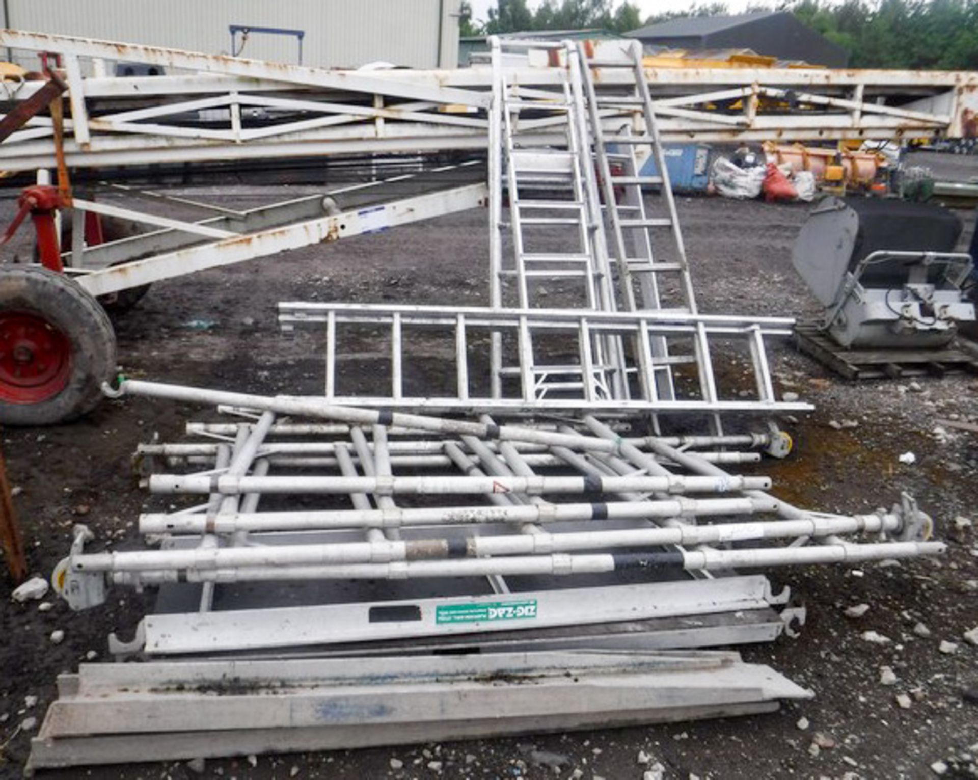 BUILDERS LADDERS X 5, 2 piece heavy duty ramp & aluminium scaffolding