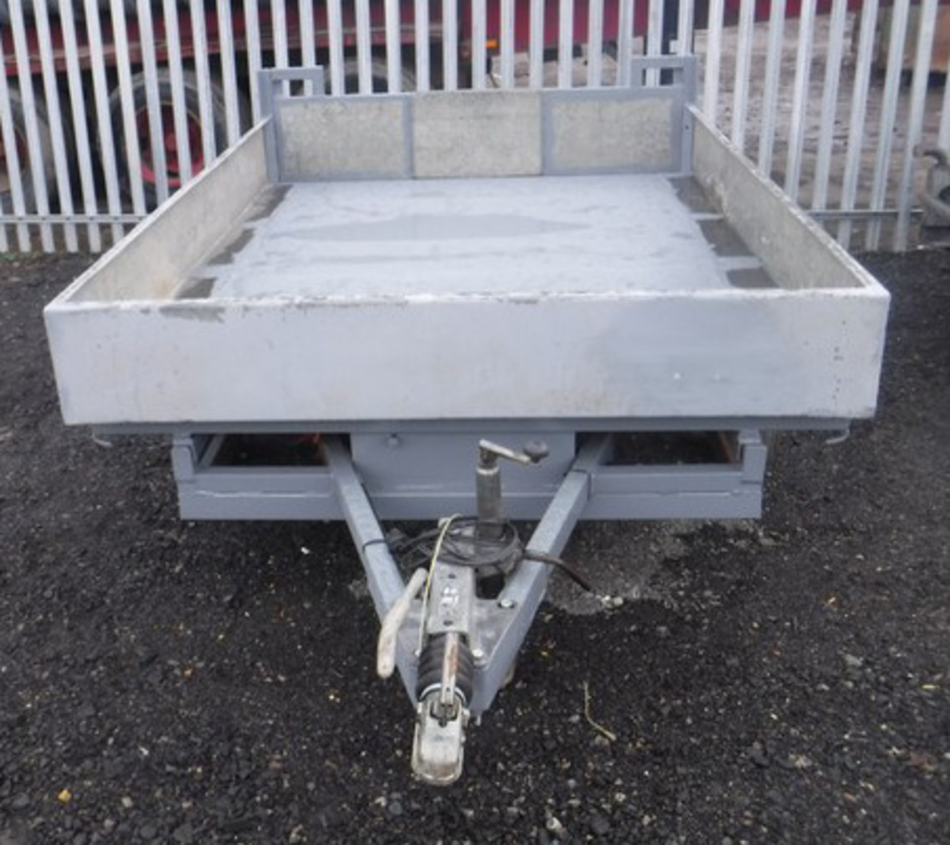 TIPPING TRAILER, 2 ton, fixed galvanised sides. 2.6m x 1.85m. No plates or paperwork - Image 2 of 4