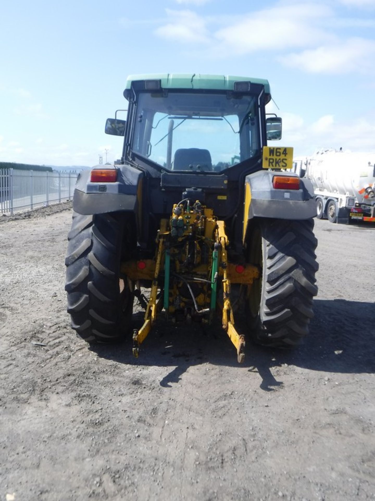 2000 JOHN DEERE 6210 tractor. Reg No W64 RKS s/n 106210Y278541. Hrs not known. Engine starting issu - Image 29 of 35