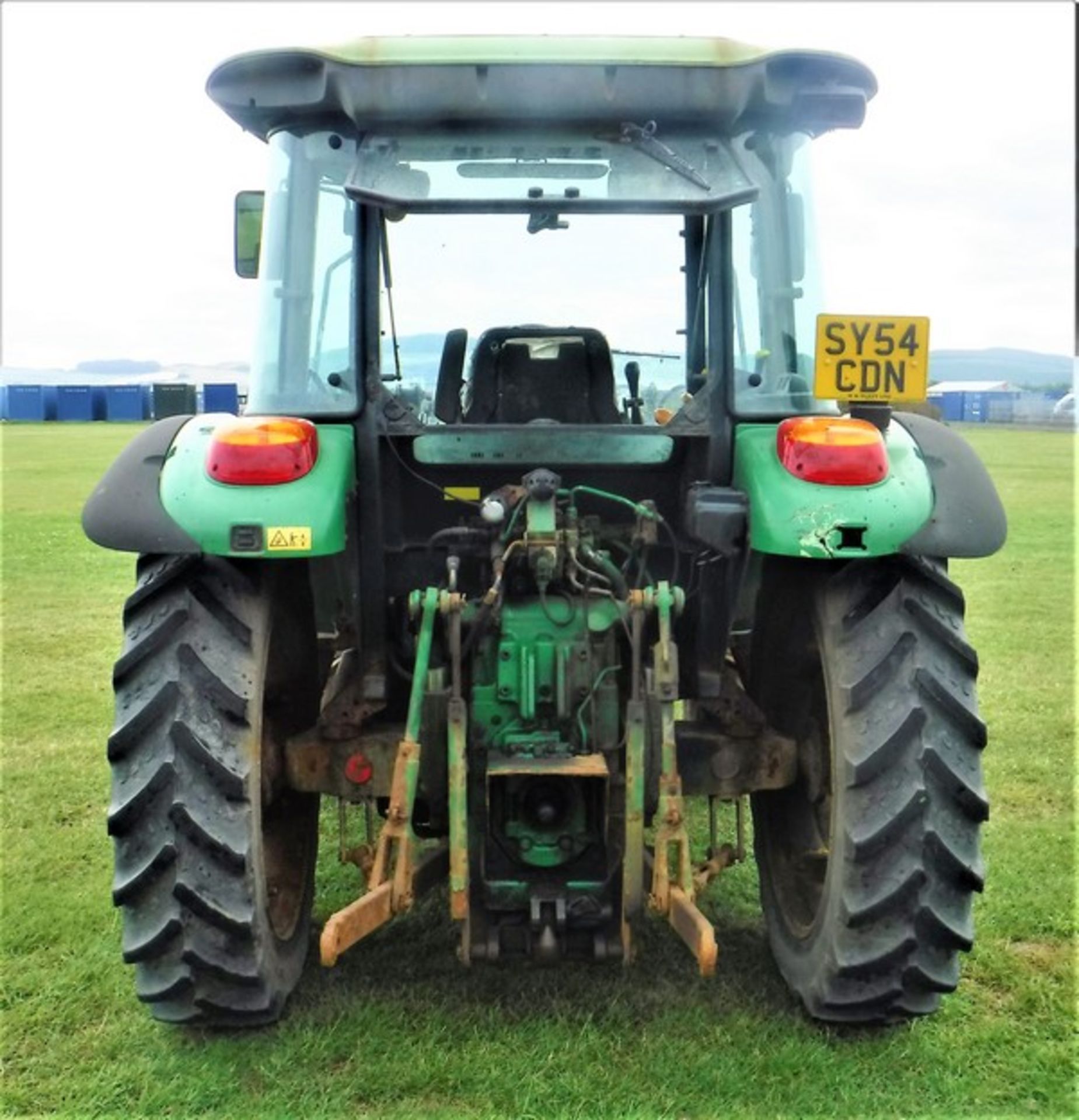 2004 JOHN DEERE 5720 c/w Quicke Q940 loader & bucket. Tractor VIN - L05720E434442. Reg No SY54 CDN 2 - Image 10 of 14