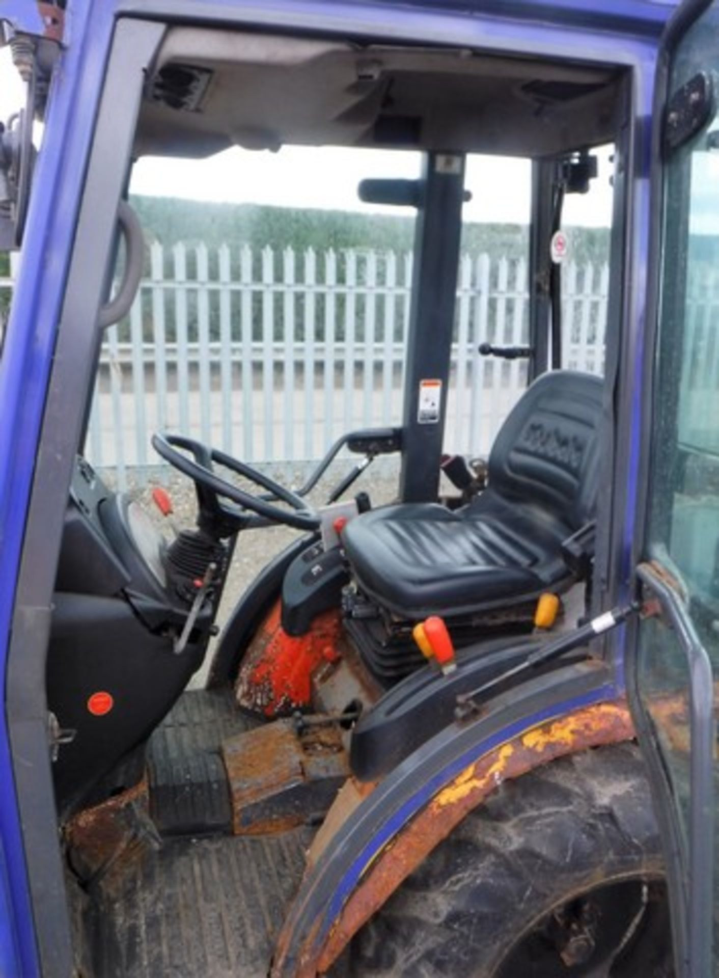 KUBOTA B5 Mini tractor. C/W mounted wheel driven salt spreader. Reg No SN58 EVF s/n 30729. 503hrs (n - Image 3 of 15