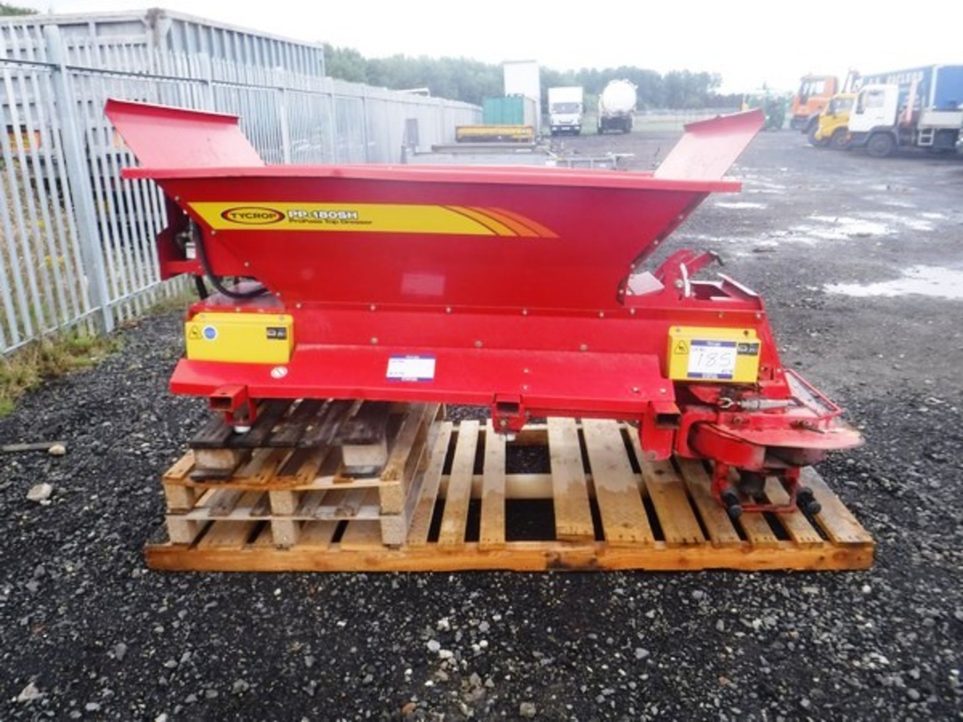TYCROP PRO pass mounted spreader. S/N 20968100035786 - Image 3 of 6