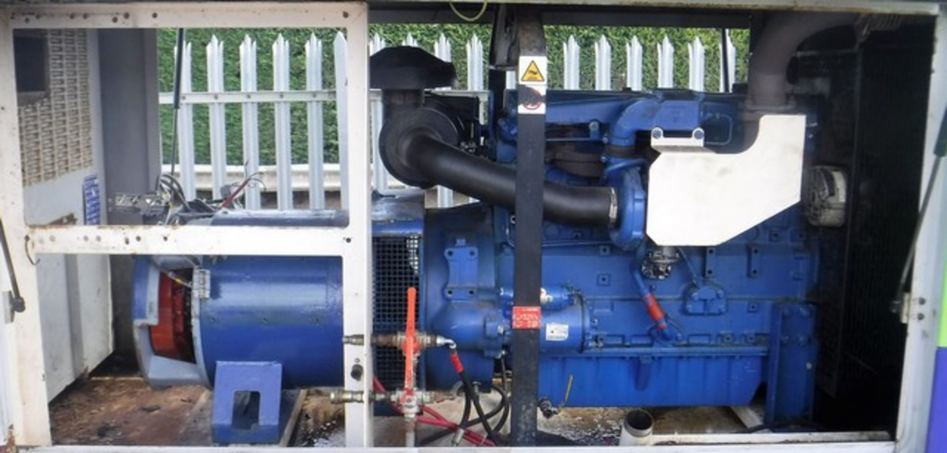 LCH P100 Generator. S/N 0A04108, 100kva, 415 volts. C/W Perkins engine mounted on Indespension twin - Image 5 of 9