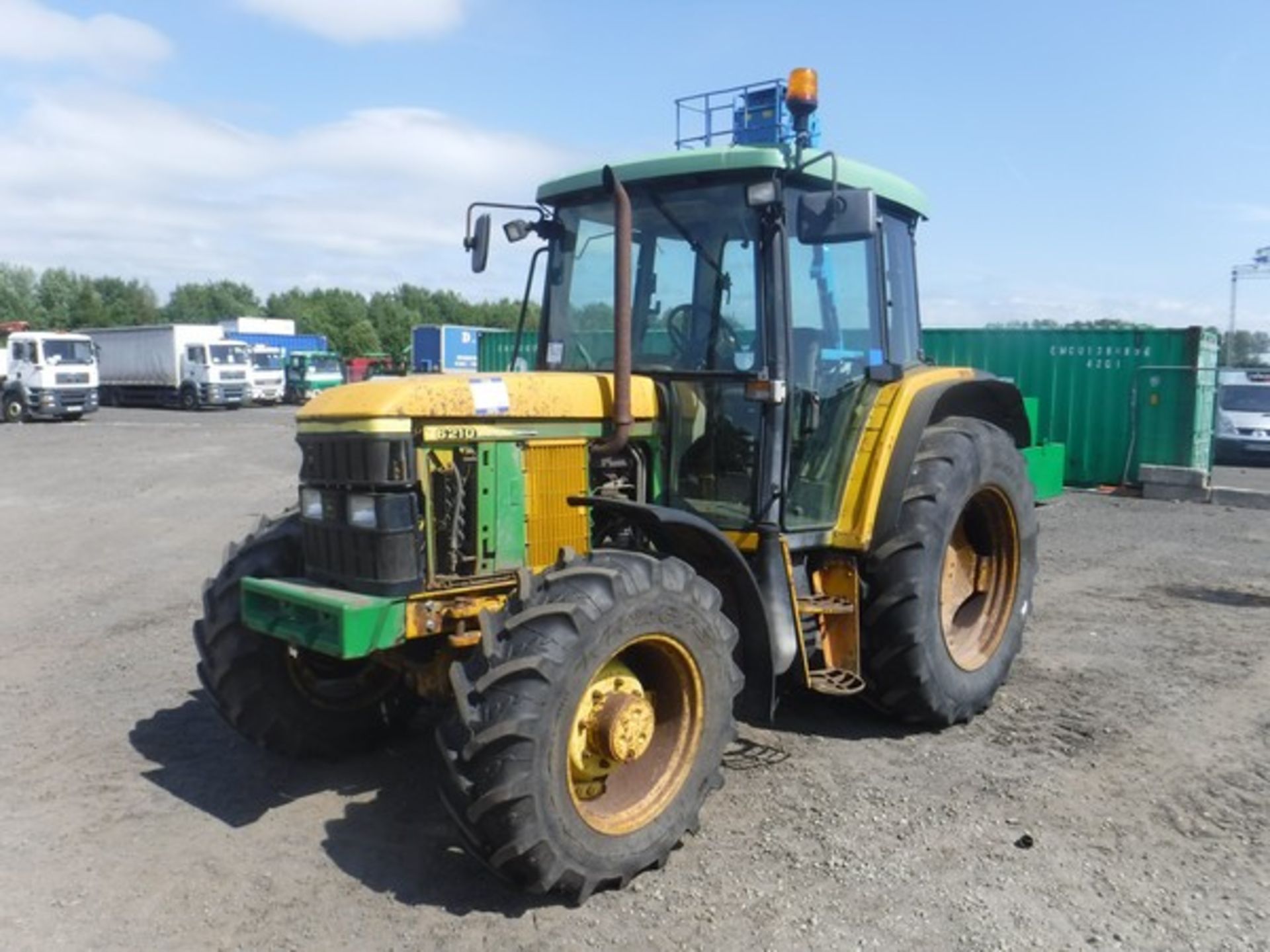 2000 JOHN DEERE 6210 tractor. Reg No W64 RKS s/n 106210Y278541. Hrs not known. Engine starting issu - Image 2 of 35