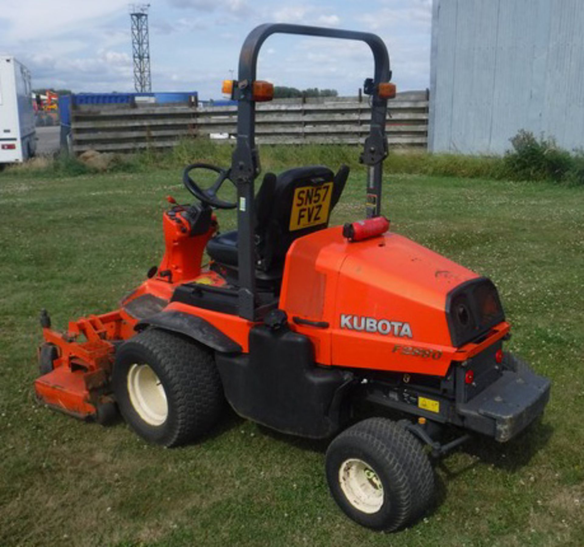2007 KUBOTA F2880 ride on mower. S/N F2880EC c/w out front cutting deck. 3496 hrs (not verified) - Image 11 of 13