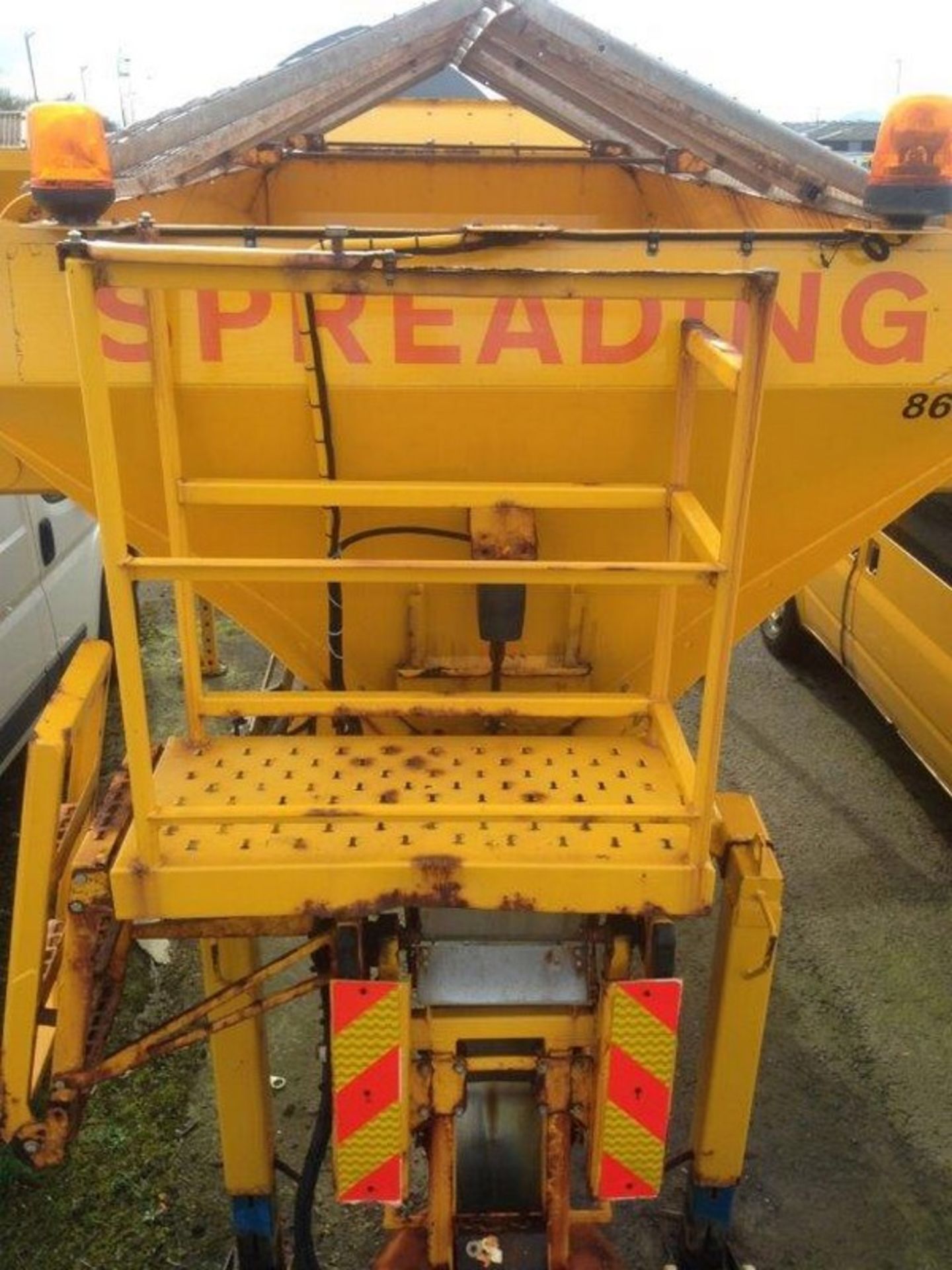 2004 ECON WZCQHJ46 body gritter s/n 37770 Reg No SN58 CVH (861) **To be sold from Errol auction s - Image 9 of 12