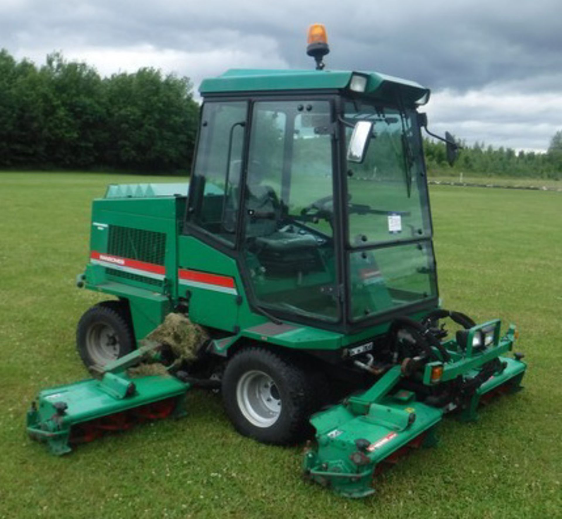 2003 RANSOMES 5 Gang ride on mower. Reg No SN03HLD. 4407hrs (correct) c/w Ransomes safety cab - Image 21 of 34