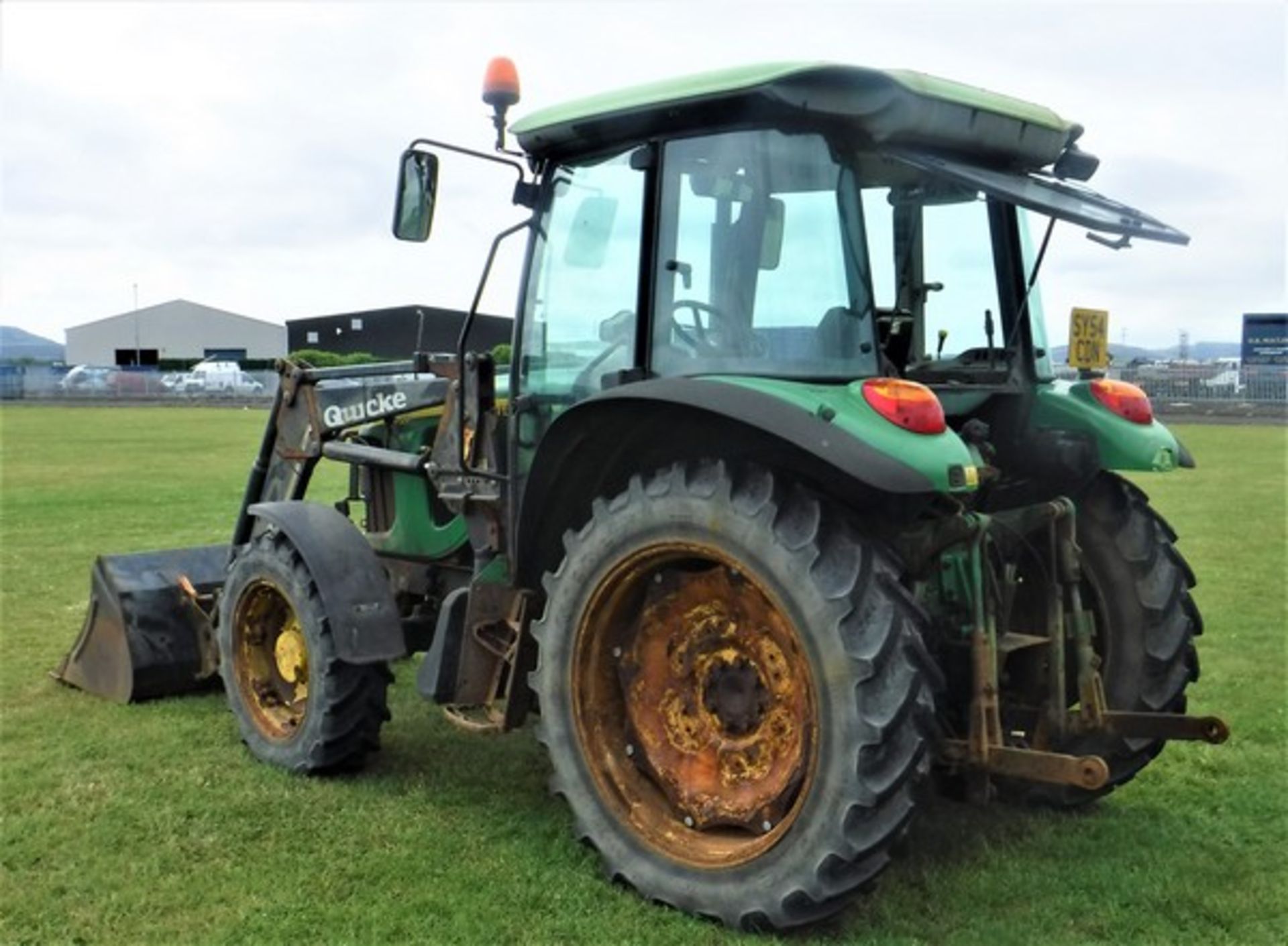 2004 JOHN DEERE 5720 c/w Quicke Q940 loader & bucket. Tractor VIN - L05720E434442. Reg No SY54 CDN 2 - Image 11 of 14