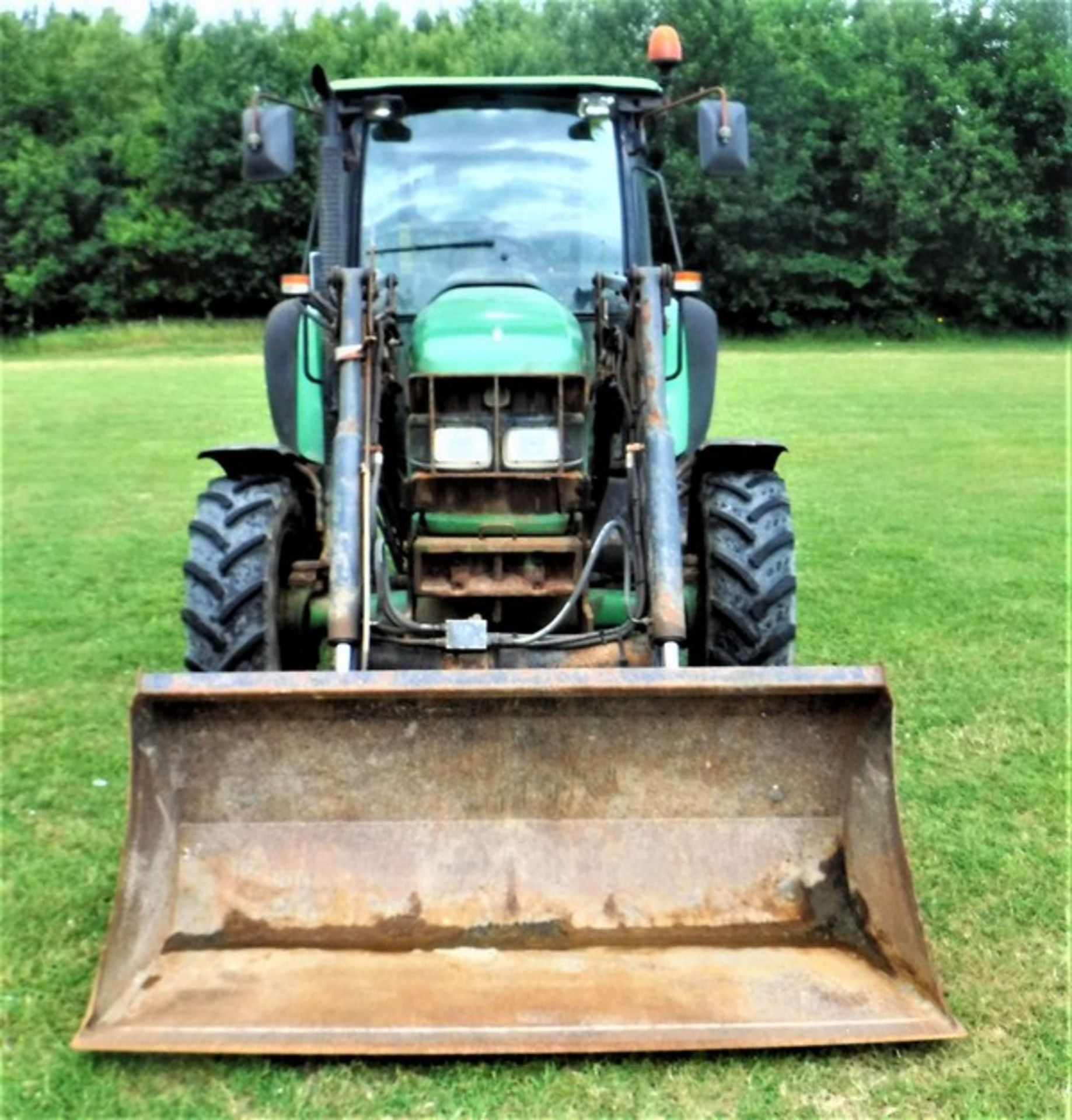 2004 JOHN DEERE 5720 c/w Quicke Q940 loader & bucket. Tractor VIN - L05720E434442. Reg No SY54 CDN 2 - Image 6 of 14