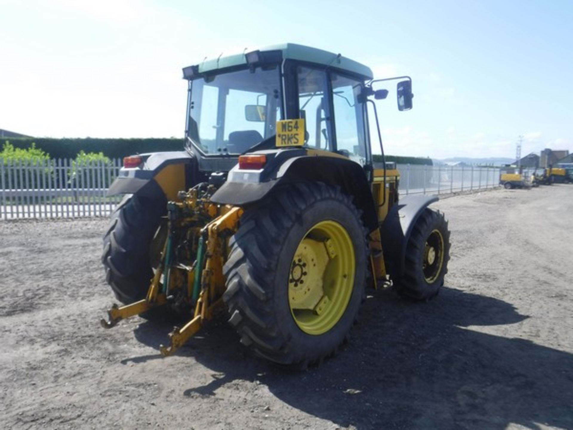 2000 JOHN DEERE 6210 tractor. Reg No W64 RKS s/n 106210Y278541. Hrs not known. Engine starting issu - Bild 27 aus 35