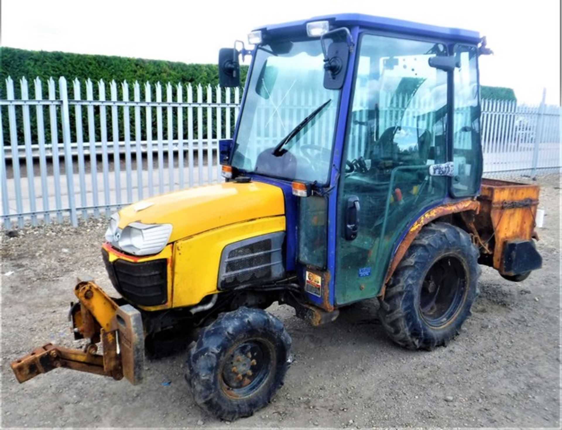 KUBOTA B5 Mini tractor. C/W mounted wheel driven salt spreader. Reg No SN58 EVF s/n 30729. 503hrs (n