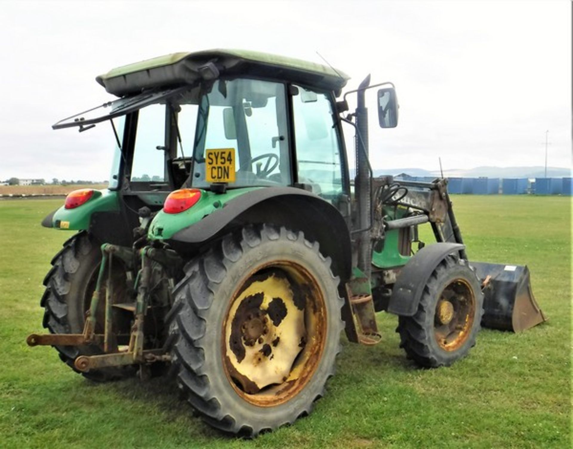 2004 JOHN DEERE 5720 c/w Quicke Q940 loader & bucket. Tractor VIN - L05720E434442. Reg No SY54 CDN 2 - Image 9 of 14