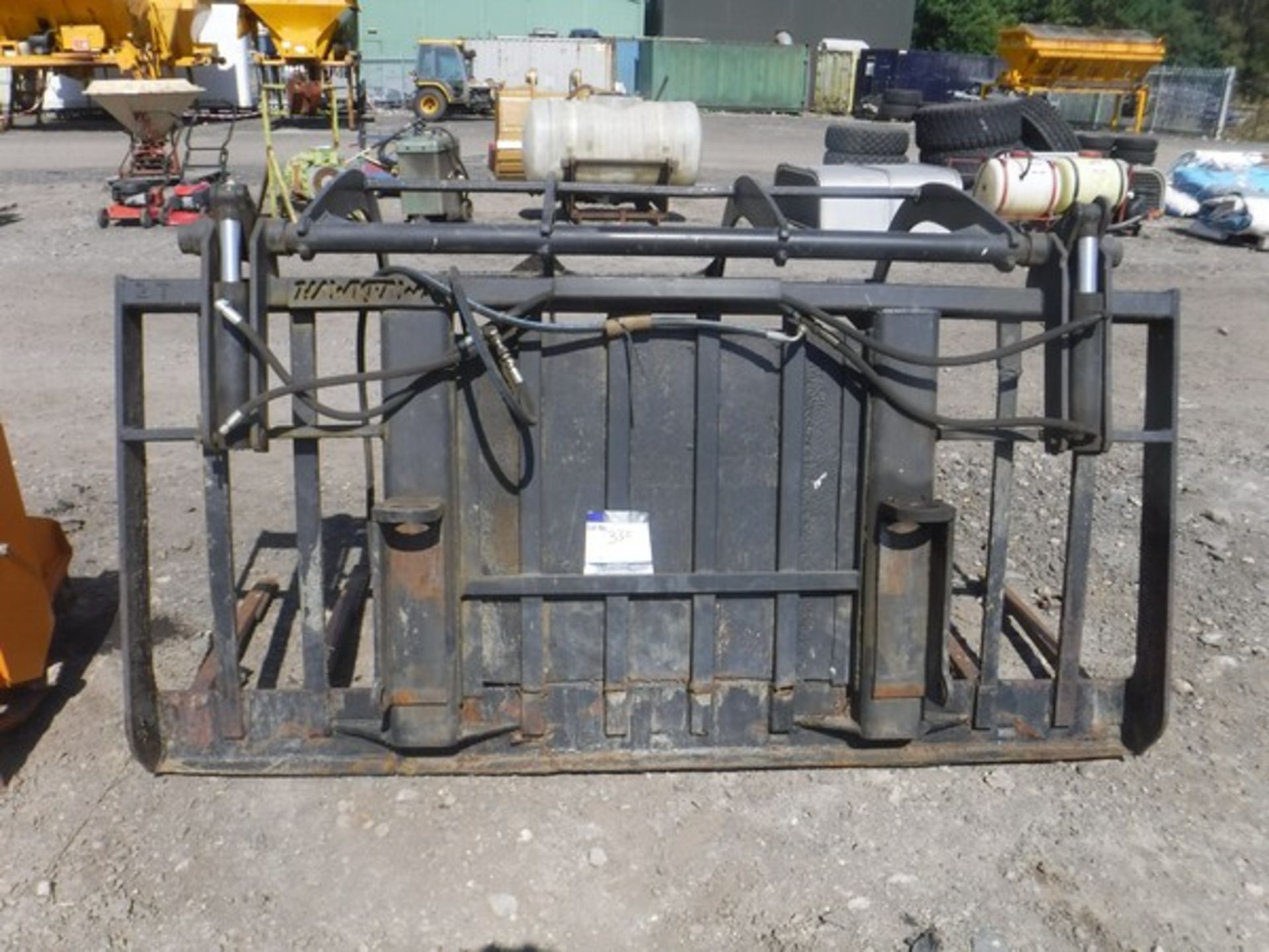 ALBUTT second hand dung and silage grab cone pin system to attach forklifts. - Image 6 of 8