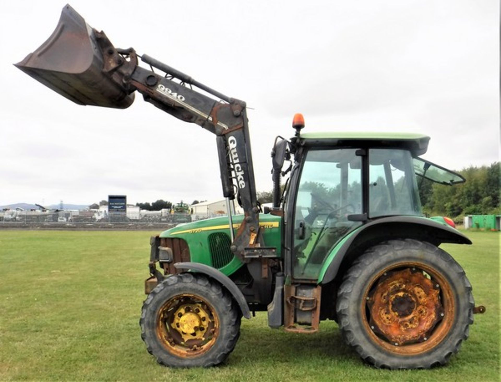 2004 JOHN DEERE 5720 c/w Quicke Q940 loader & bucket. Tractor VIN - L05720E434442. Reg No SY54 CDN 2 - Image 12 of 14