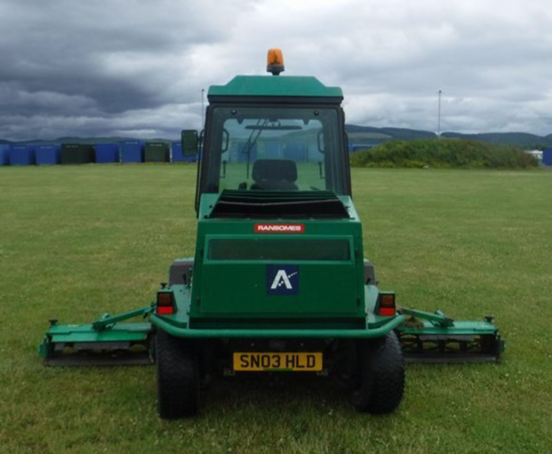 2003 RANSOMES 5 Gang ride on mower. Reg No SN03HLD. 4407hrs (correct) c/w Ransomes safety cab - Image 28 of 34