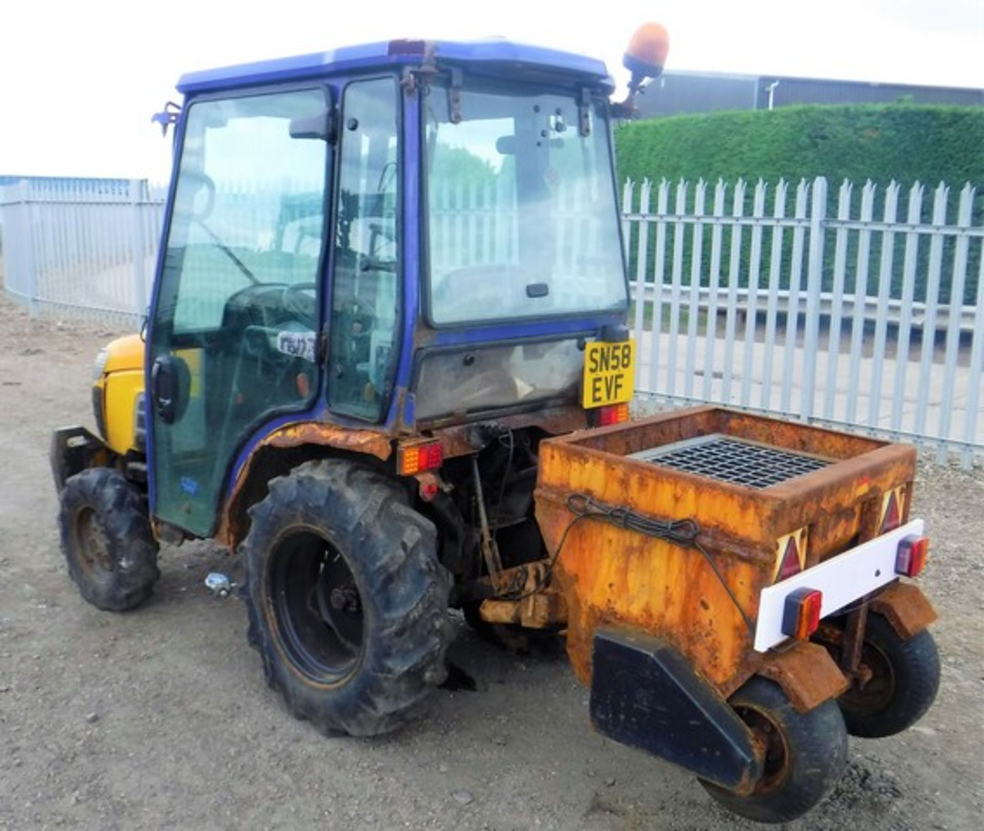 KUBOTA B5 Mini tractor. C/W mounted wheel driven salt spreader. Reg No SN58 EVF s/n 30729. 503hrs (n - Image 13 of 15