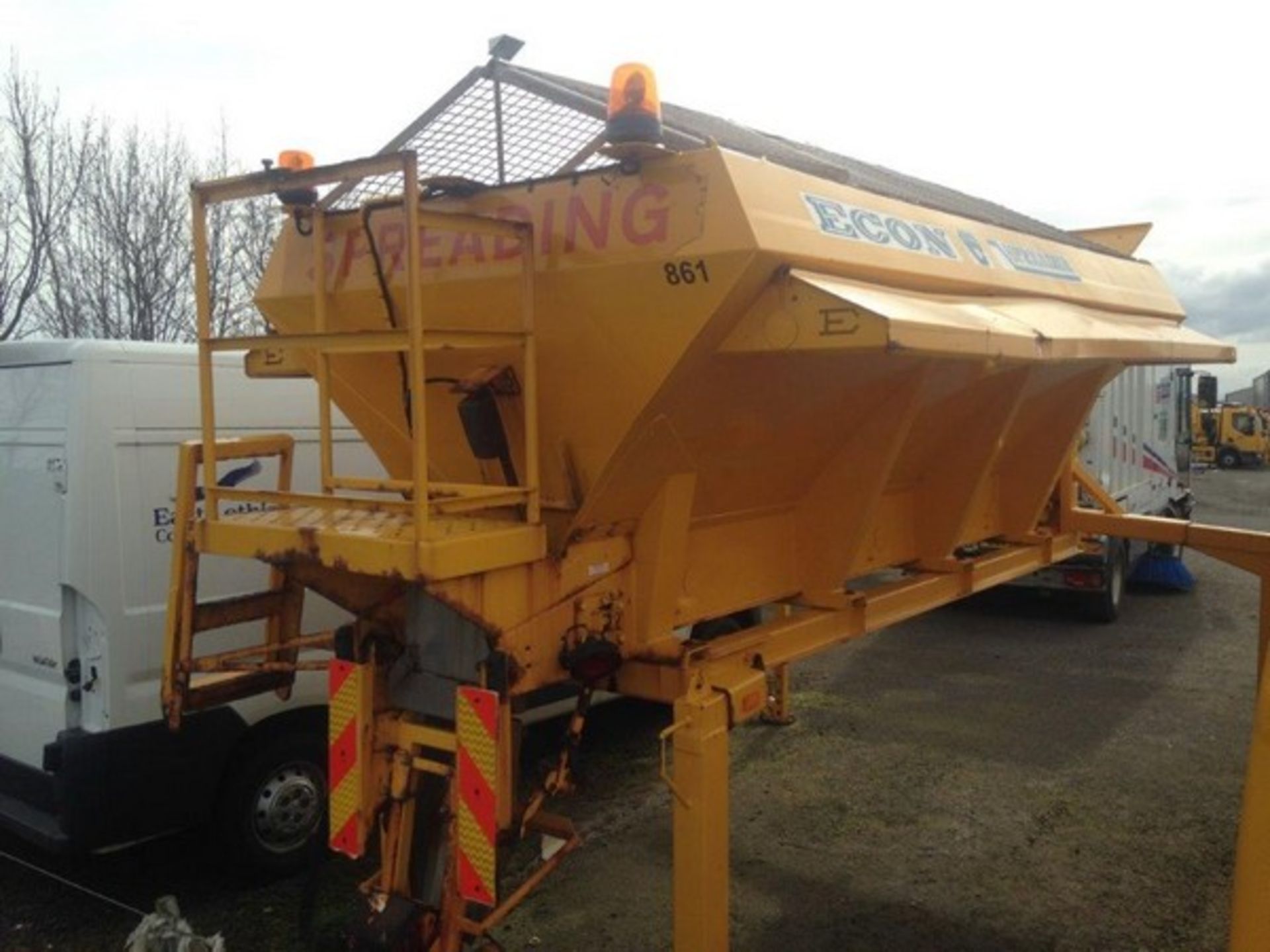2004 ECON WZCQHJ46 body gritter s/n 37770 Reg No SN58 CVH (861) **To be sold from Errol auction s - Image 8 of 12