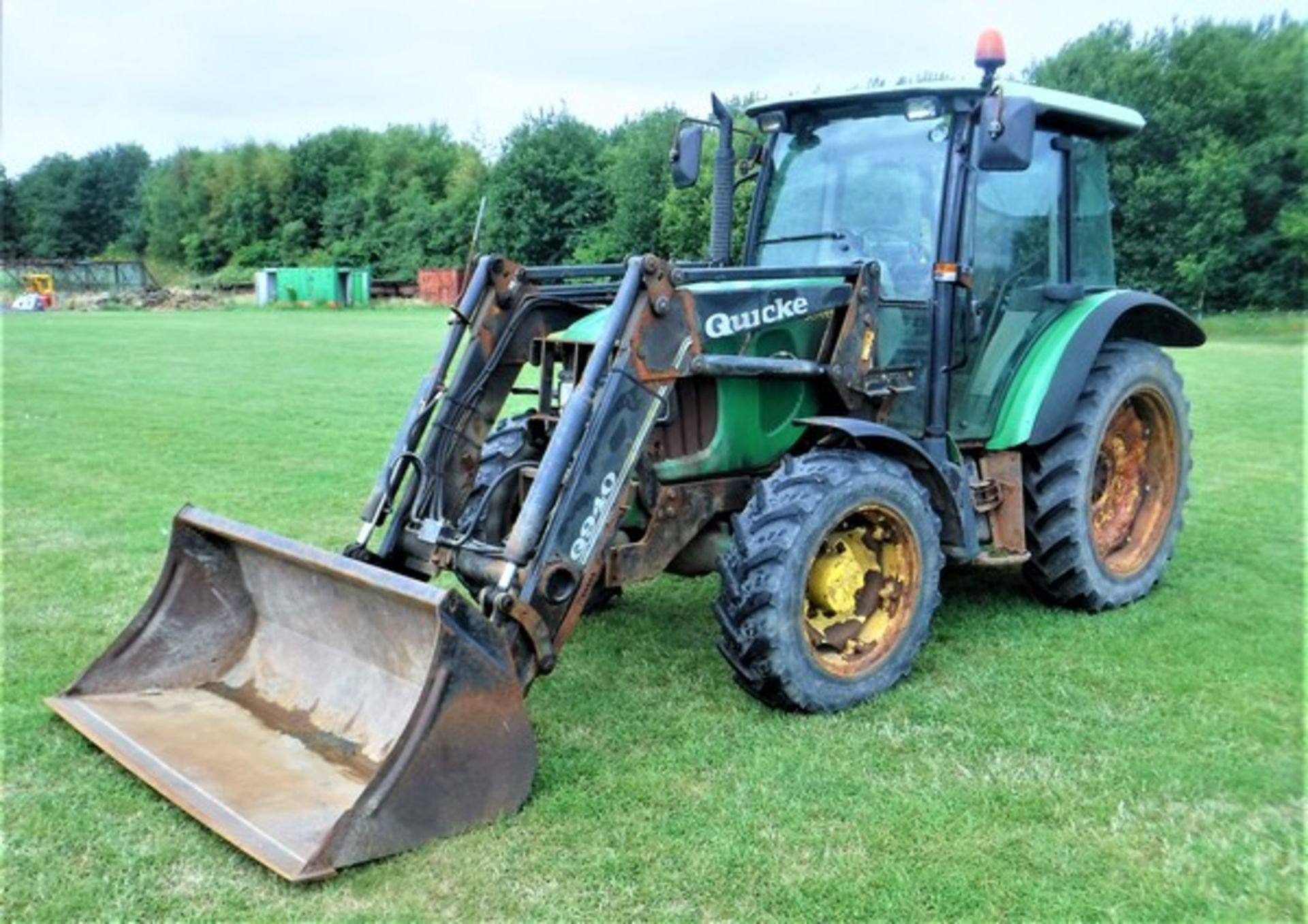 2004 JOHN DEERE 5720 c/w Quicke Q940 loader & bucket. Tractor VIN - L05720E434442. Reg No SY54 CDN 2