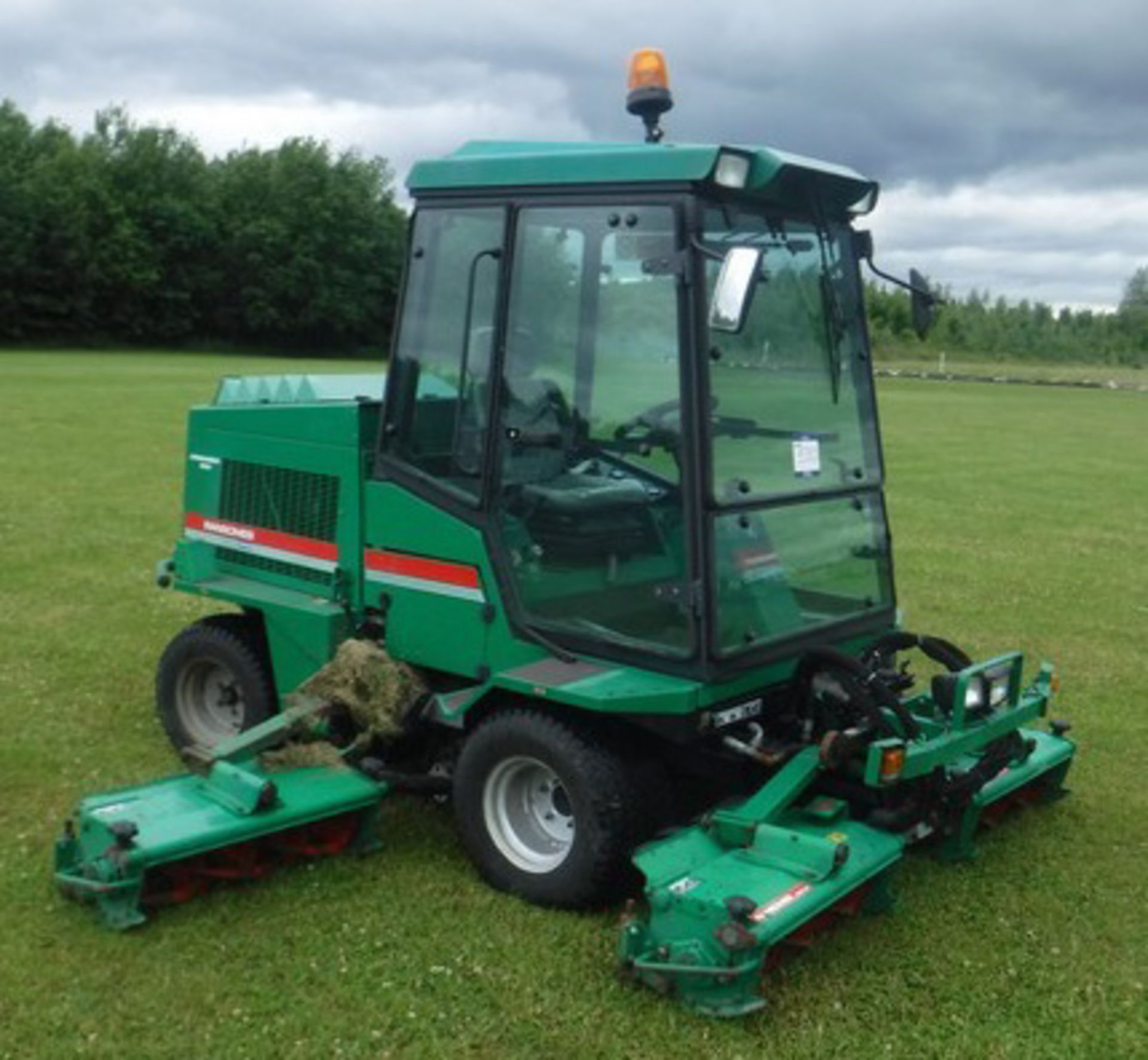 2003 RANSOMES 5 Gang ride on mower. Reg No SN03HLD. 4407hrs (correct) c/w Ransomes safety cab - Image 22 of 34
