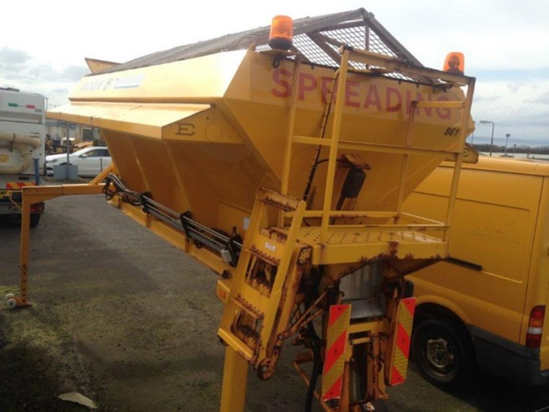 2004 ECON WZCQHJ46 body gritter s/n 37770 Reg No SN58 CVH (861) **To be sold from Errol auction s - Image 11 of 12