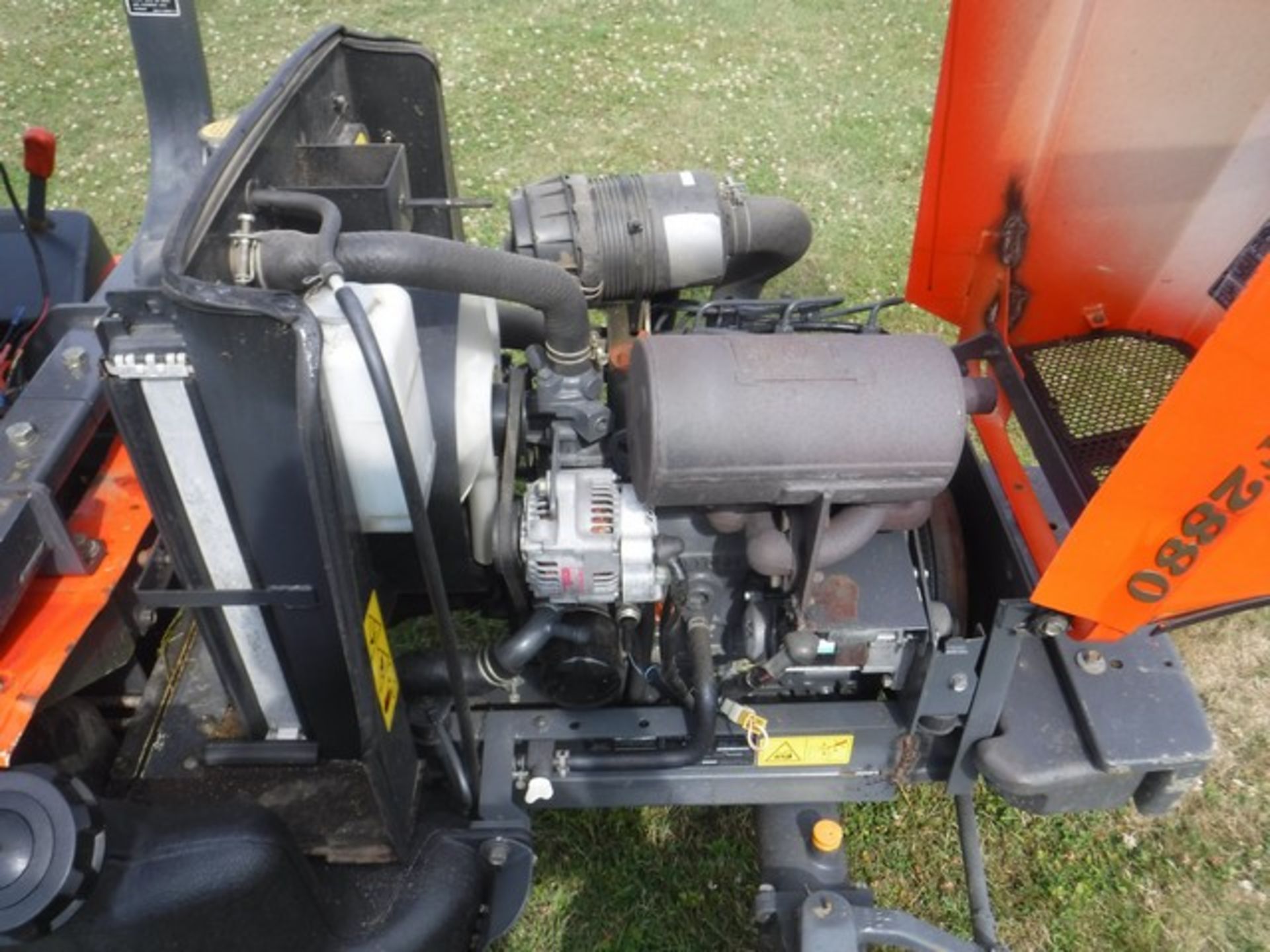 2007 KUBOTA F2880 ride on mower. S/N F2880EC c/w out front cutting deck. 3496 hrs (not verified) - Image 13 of 13