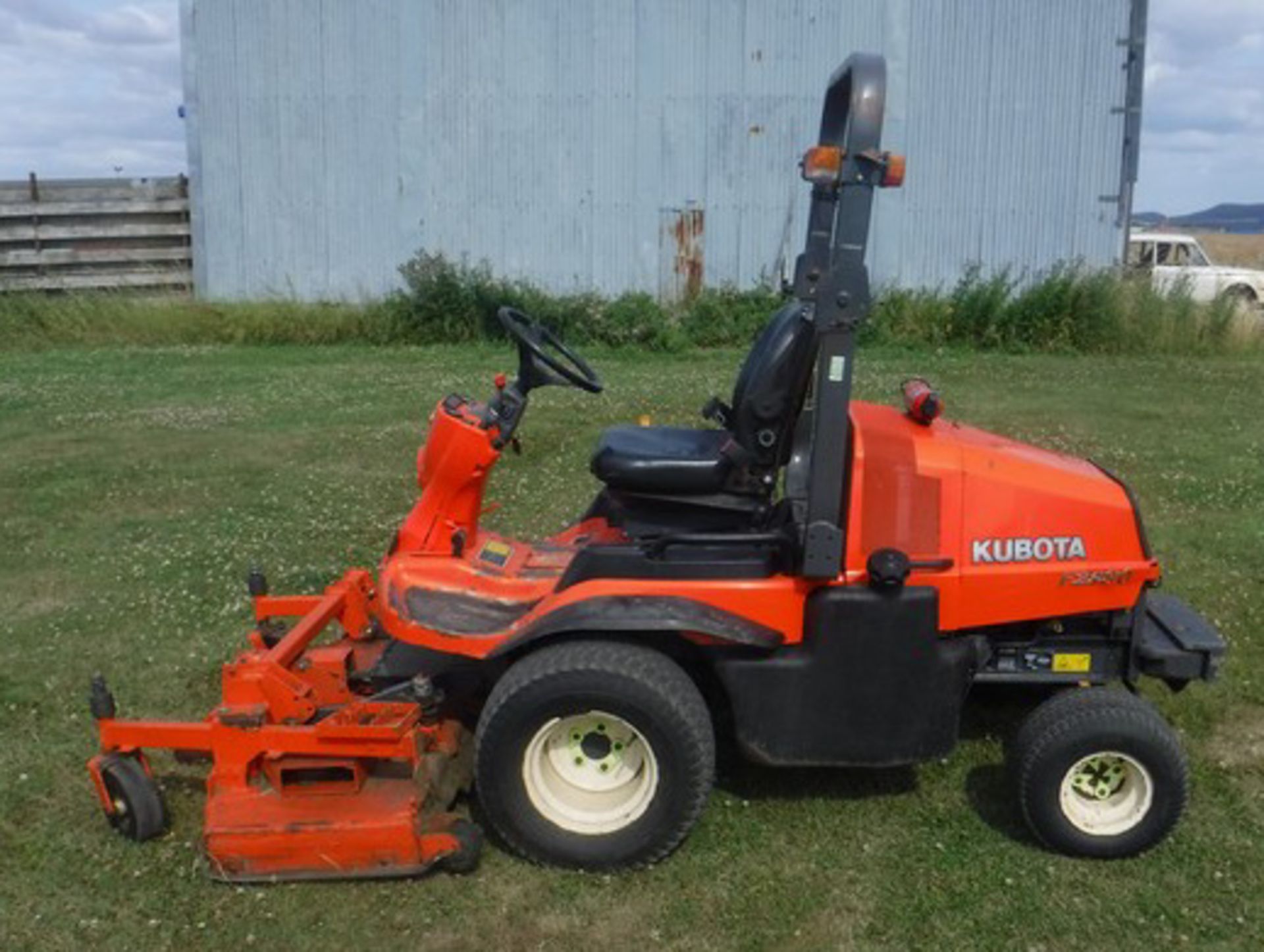 2007 KUBOTA F2880 ride on mower. S/N F2880EC c/w out front cutting deck. 3496 hrs (not verified) - Image 12 of 13