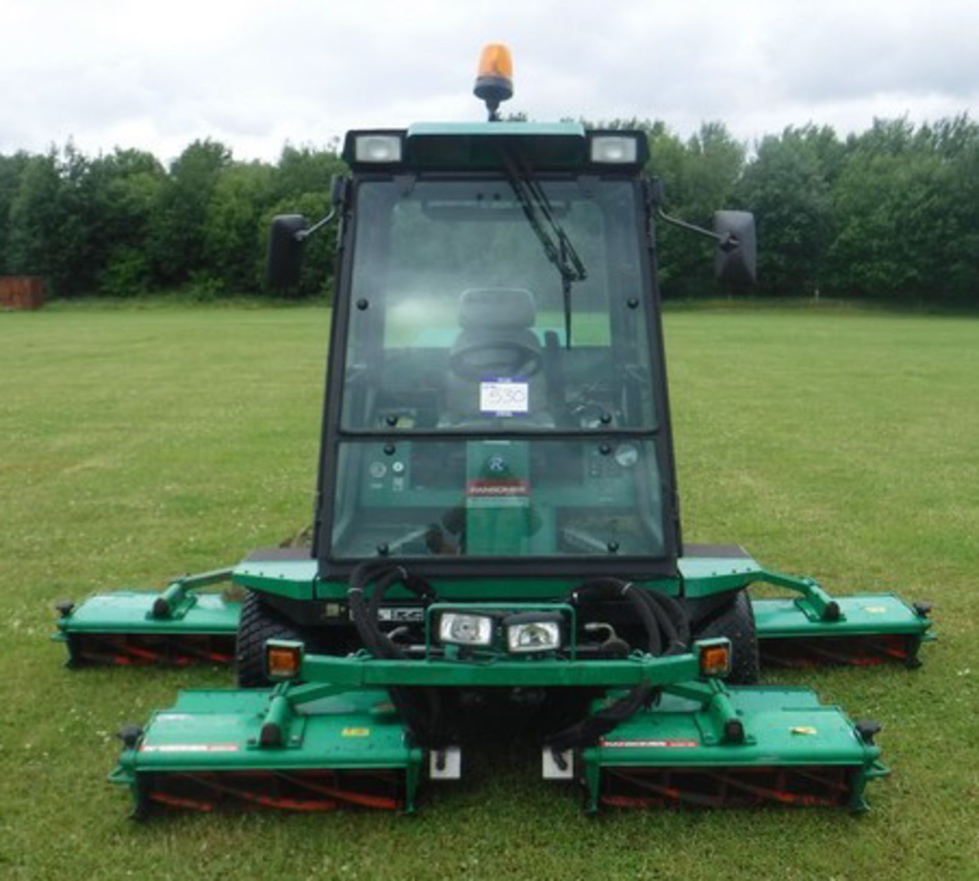 2003 RANSOMES 5 Gang ride on mower. Reg No SN03HLD. 4407hrs (correct) c/w Ransomes safety cab