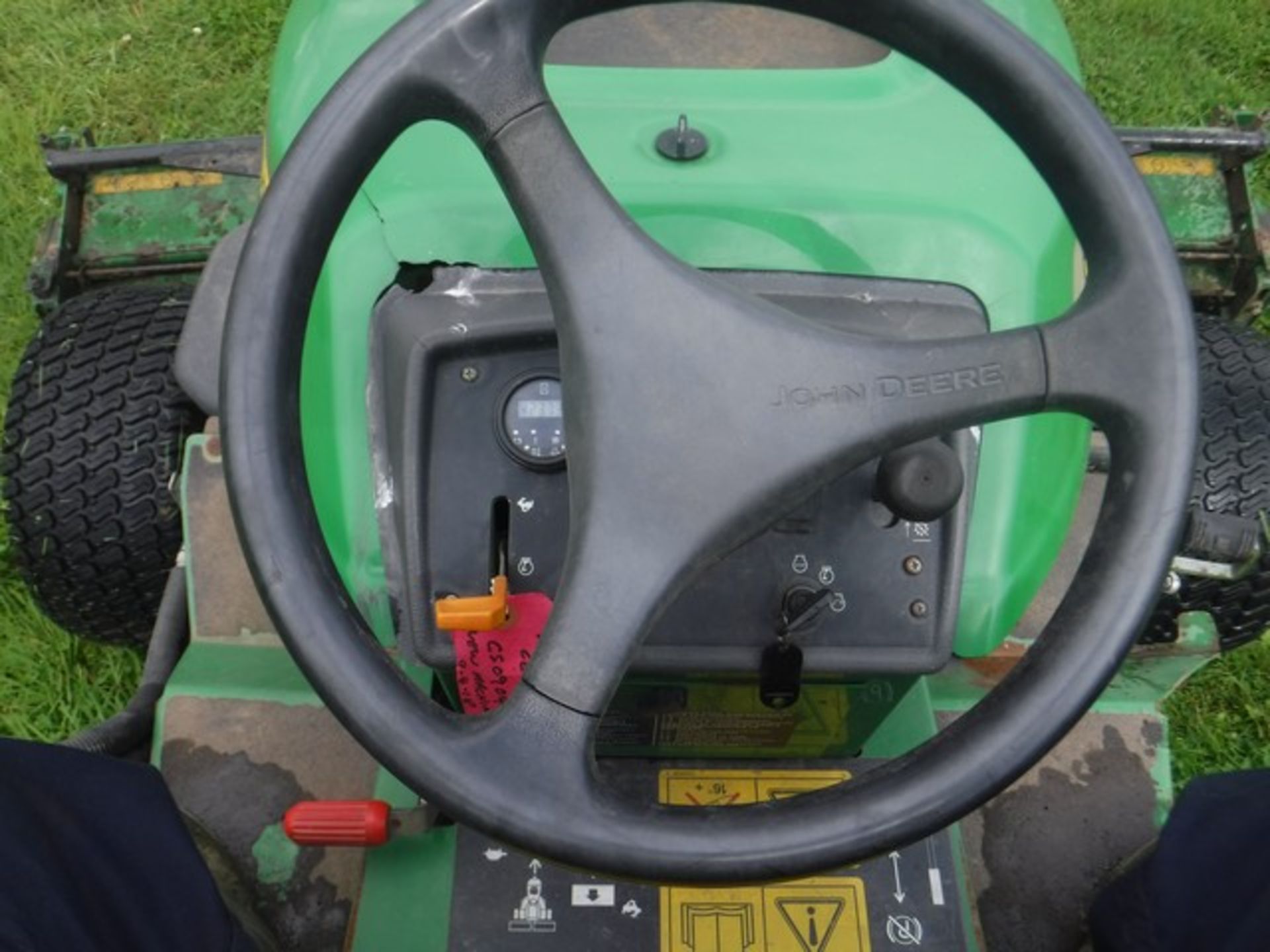 JOHN DEERE ride on lawn mower. Model 2653B. Triple deck. 2373hrs (not verified). Asset - C50904103 - Bild 11 aus 12