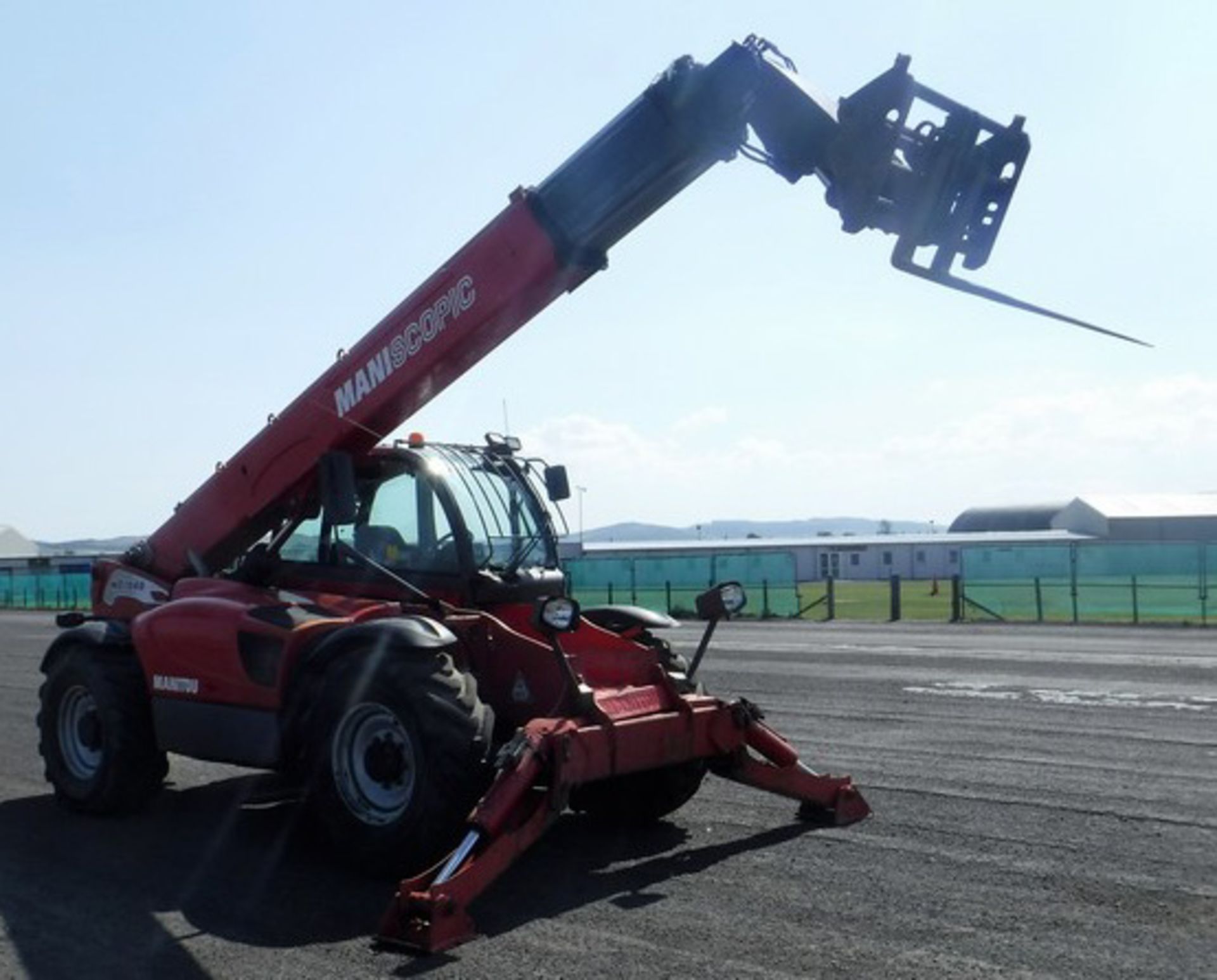 2009 MANITOU MT1840, Reg - SY59CFK. S/N - 258408. 4209 hrs (not verified). C/W set of forks - Bild 8 aus 13