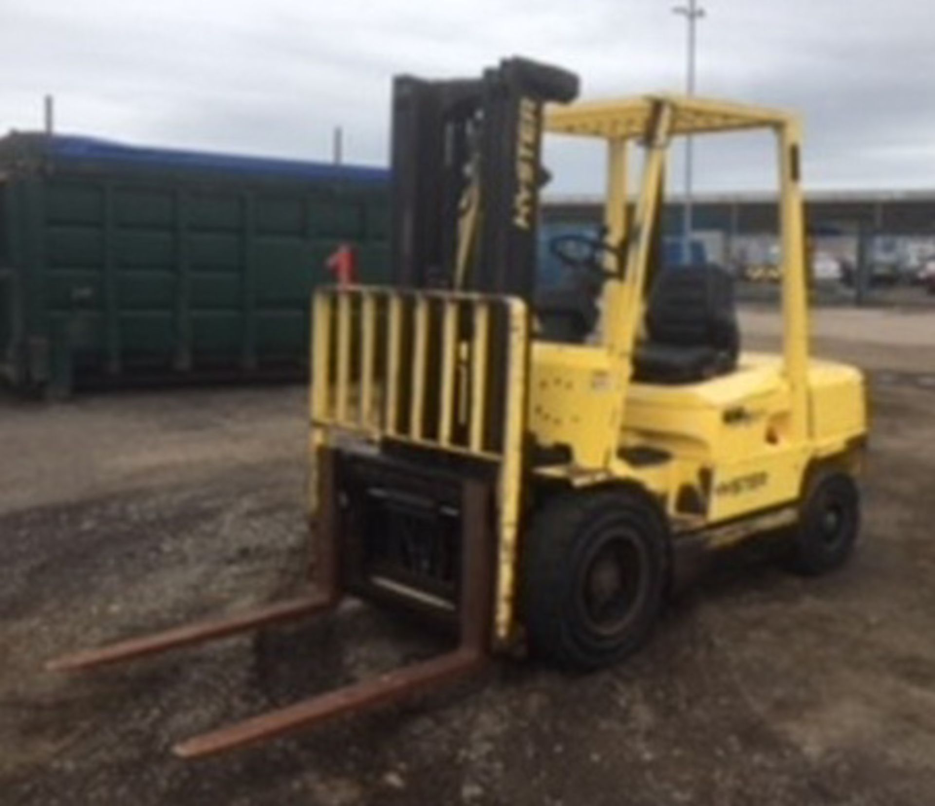1999 HYSTER 3.00 Diesel forklift with triple mast & side shift. S/N H177B14901W. 10941hrs (not verif
