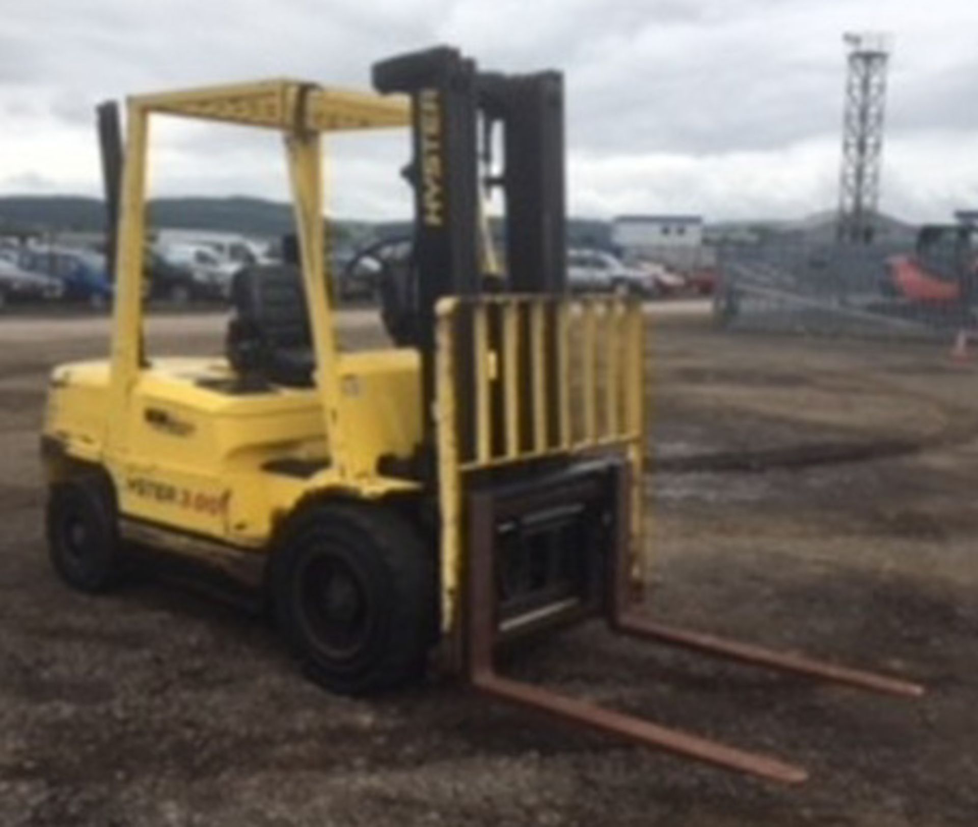 1999 HYSTER 3.00 Diesel forklift with triple mast & side shift. S/N H177B14901W. 10941hrs (not verif - Image 3 of 12