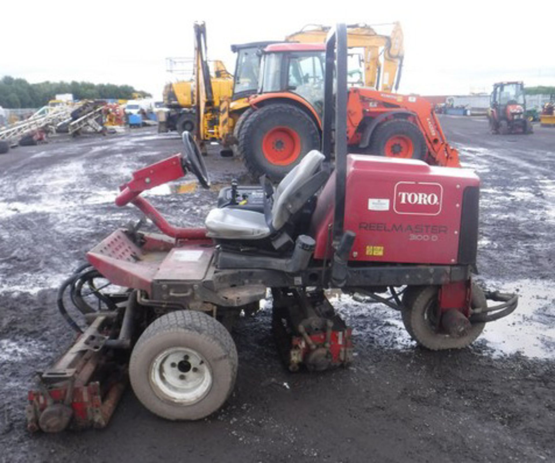 2007 TORO Reelmaster 3100D ride on lawn mower. S/N 03206-270001370. 3086hrs (not verified). Asset - - Bild 12 aus 13