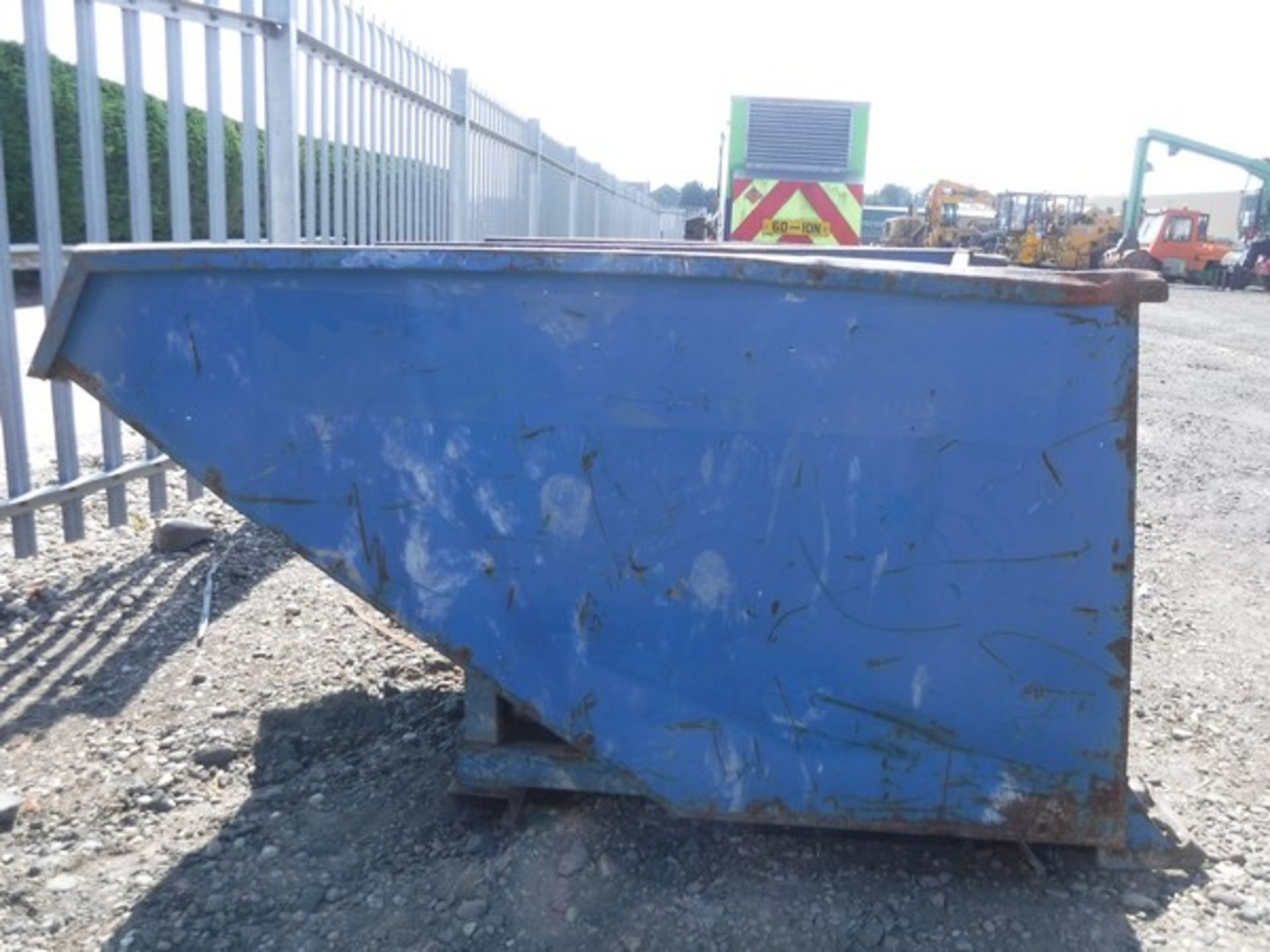 2015 CONQUIP FA800C01200. tipping skip. S/N CQ45588. Capacity 1200 ltrs. Weight 180kgs - Image 2 of 5