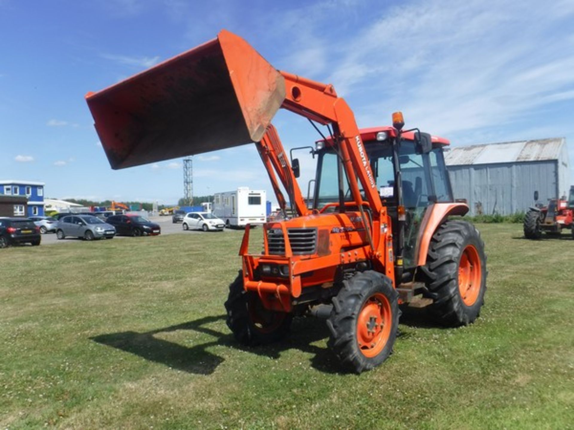 2008 KUBOTA ME5700 DTC tractor c/w Kubota LA1002 57c loader. Reg No SP08 EPF s/n 58580 979 hrs (not - Bild 12 aus 21