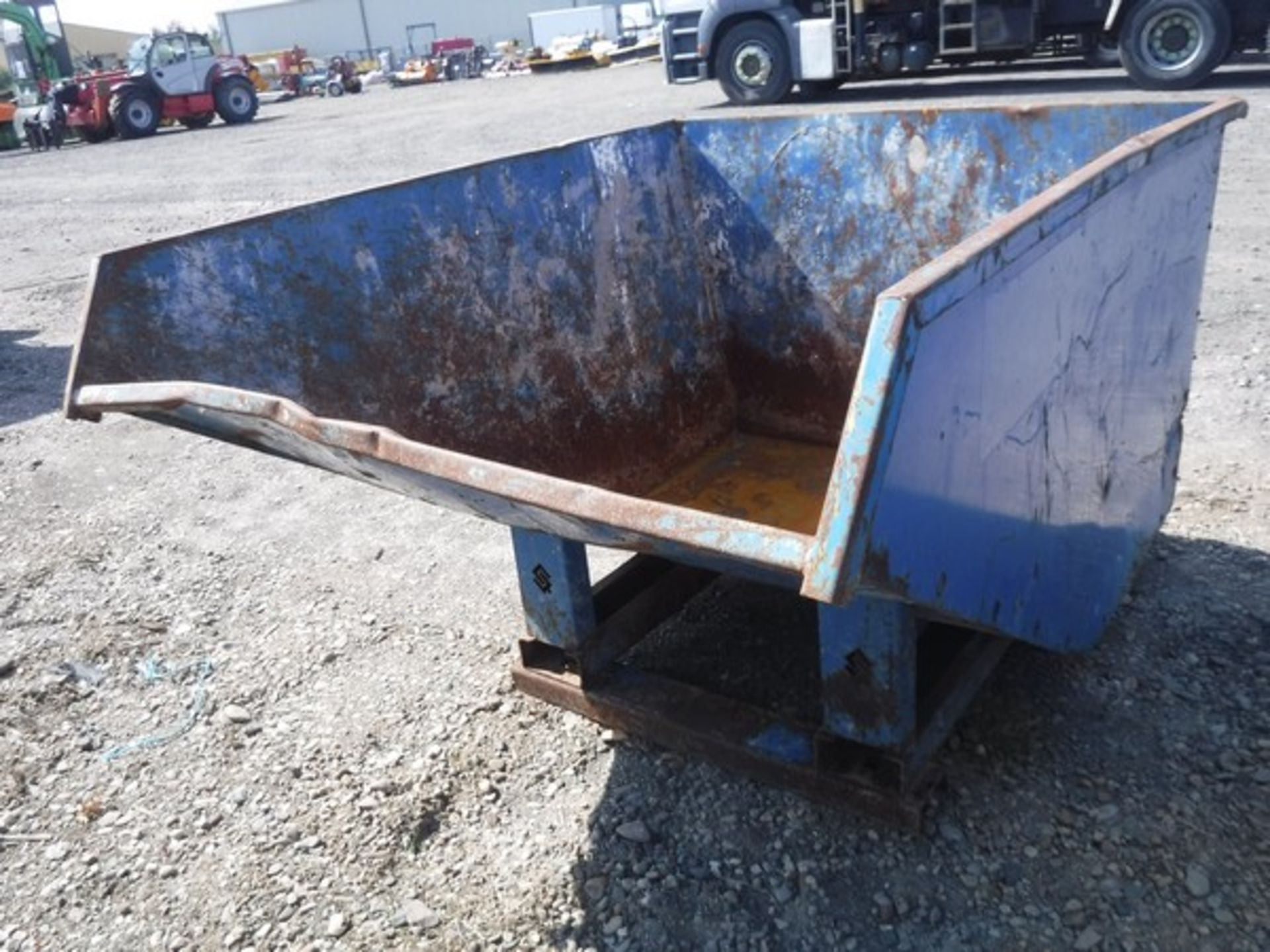 2015 CONQUIP FA800C01200 tipping skip. S/N CQ45088. Capacity 1200 ltrs. Weight 180kgs - Bild 4 aus 7