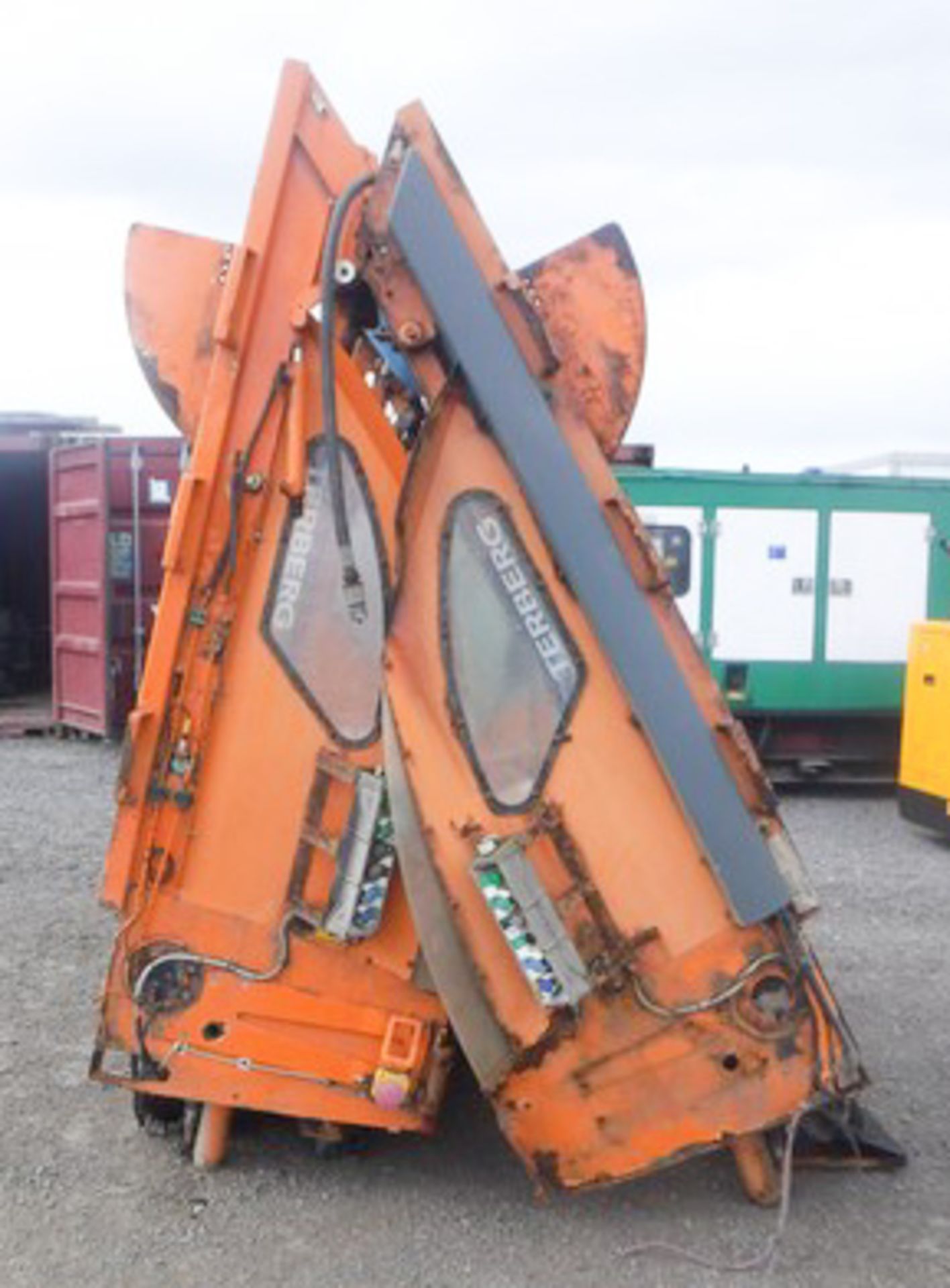 2005 LIFTING-GEAR for the rear of bin lorries (2). Type - TCA-DEL2. Fab No - 050610380, RL0822603 - Image 2 of 4