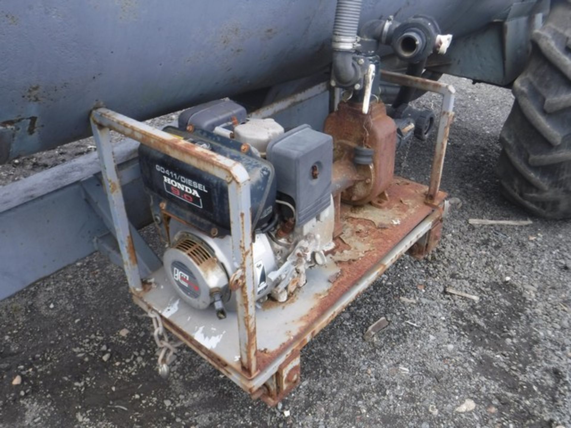 WATER BOWSER trailer, c/w GD411 diesel Honda engine. Tow hitch has been repaired. - Image 2 of 11
