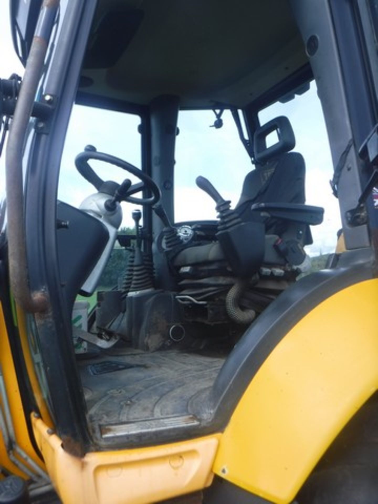 2009 JCB 3CX Contractor backhoe loader. Reg No SN09 ATO S/N JCB3CXPCP91348485. 1063hrs (not verifie - Image 7 of 22