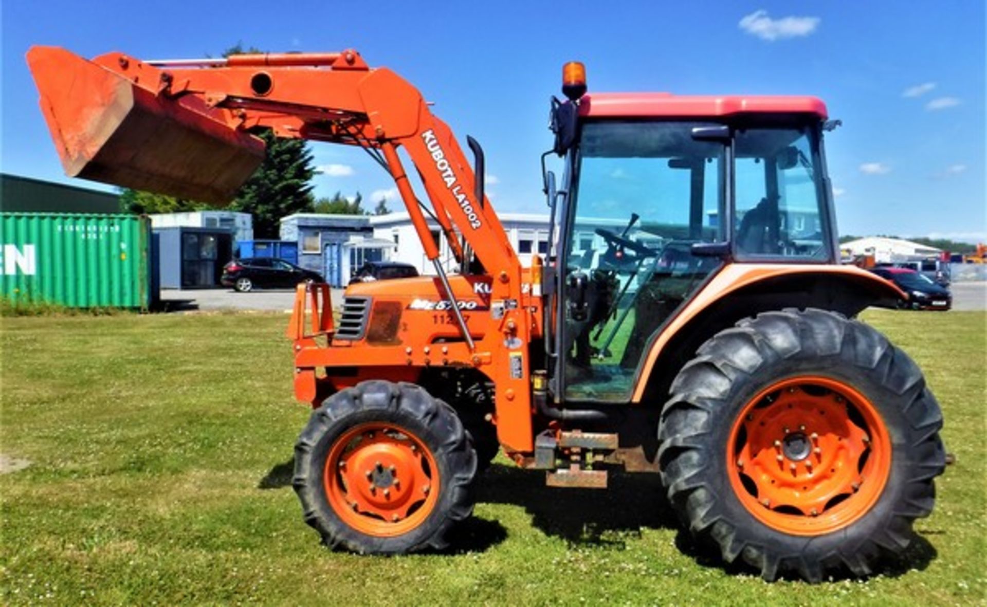 2008 KUBOTA ME5700 DTC tractor c/w Kubota LA1002 57c loader. Reg No SP08 EPF s/n 58580 979 hrs (not