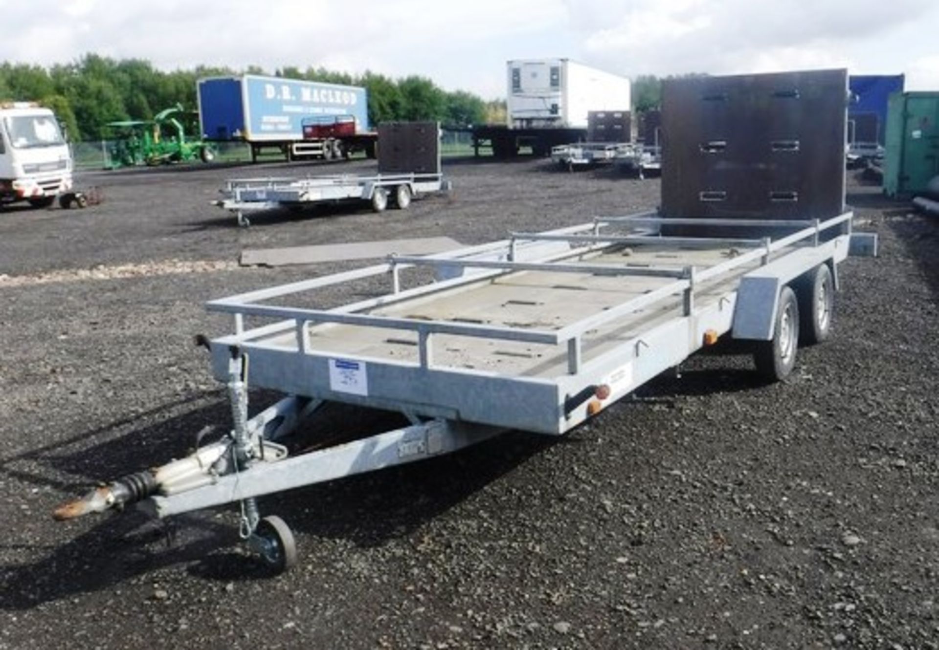 2003 WESTERN 18' x 6' twin axle trailer c/w 5' ramp. Max gross weight 2000kgs. VIN SEWTTRT203BG50014