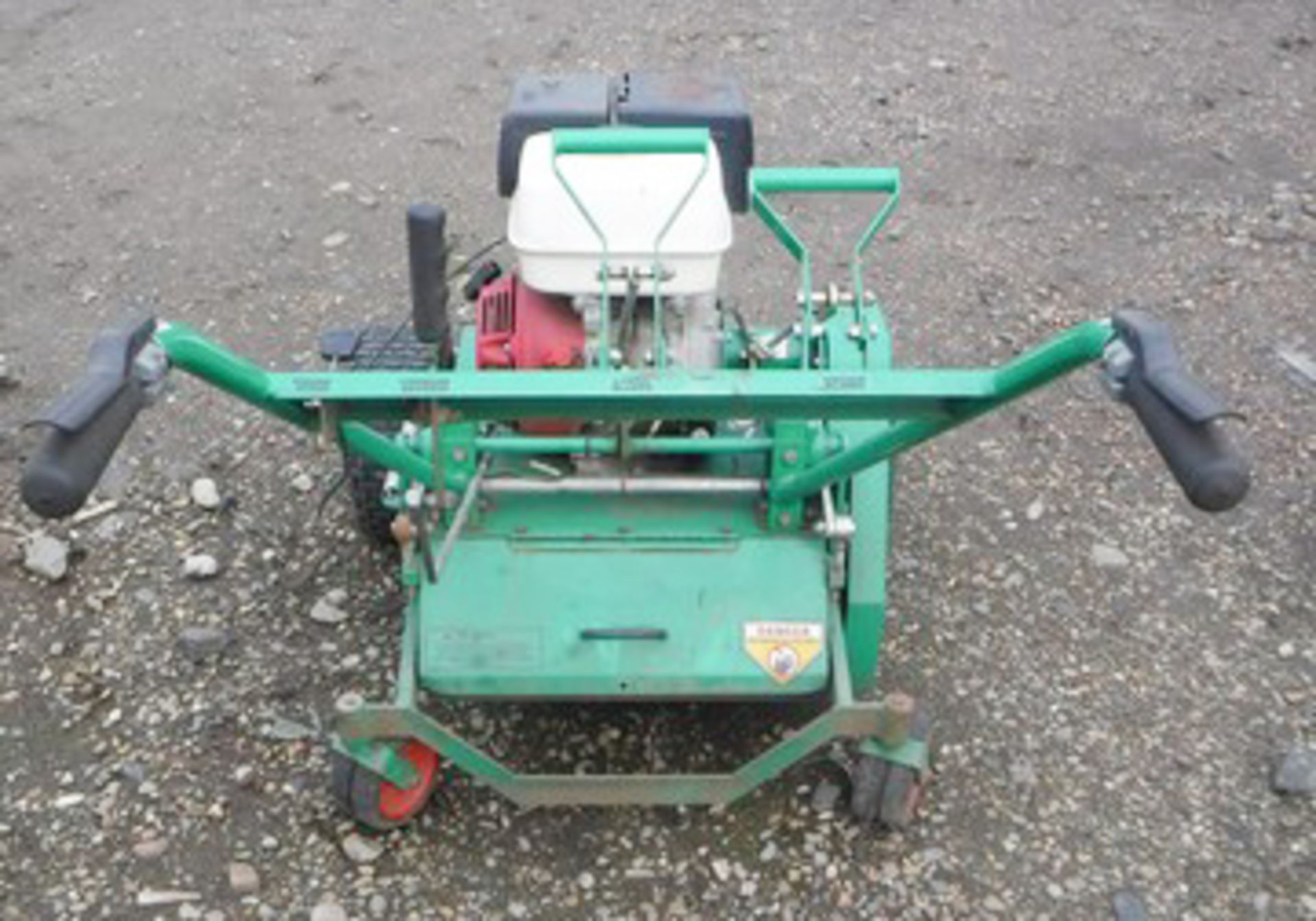 2007 GRADEN scarifier / aerator, renovator. 13HP. Honda hydrostatic transmission - Image 2 of 3