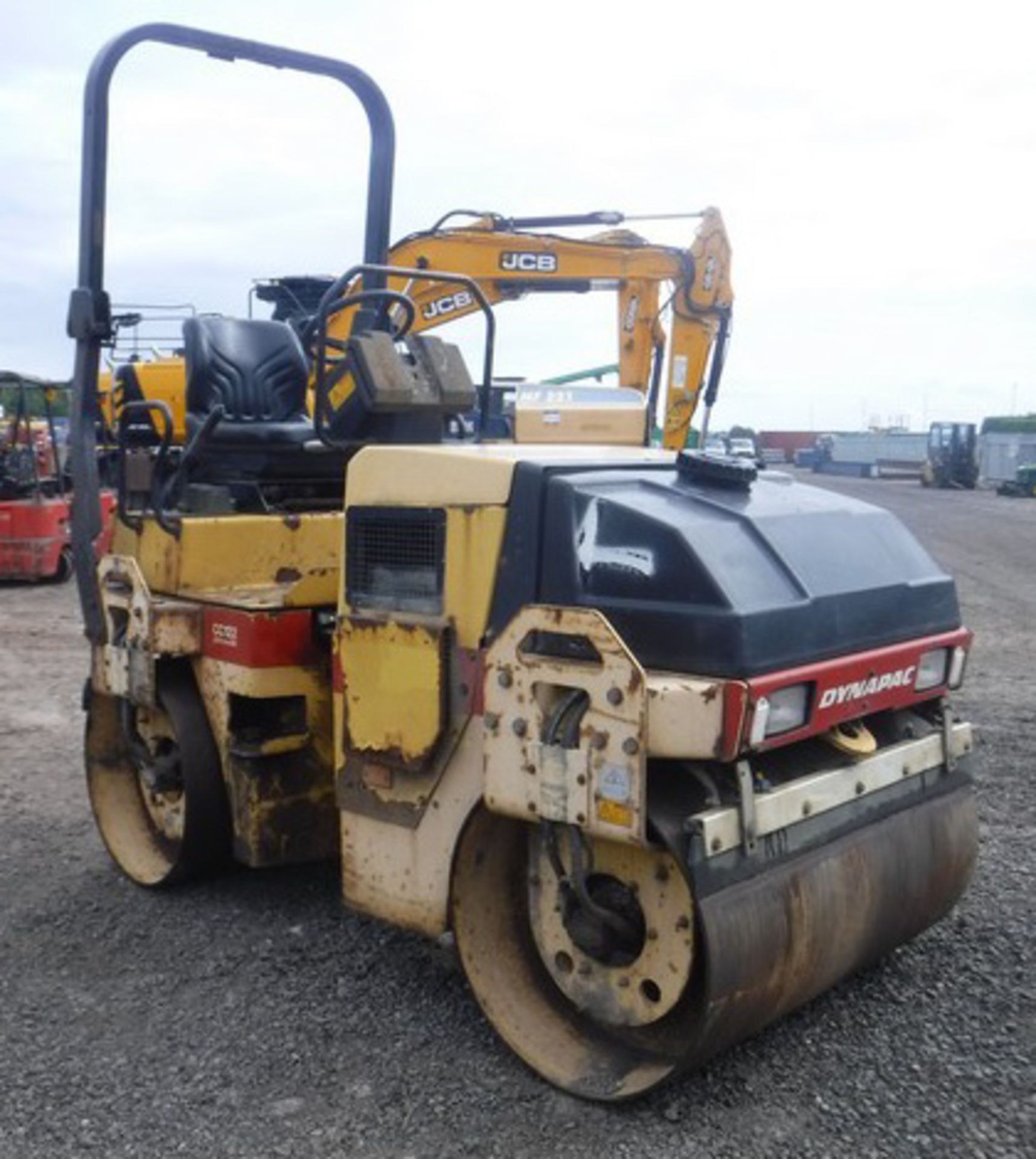 2002 DYNOPAC double drum roller. Service history. Reg No SL02 HSA. 2000hrs (not verified)