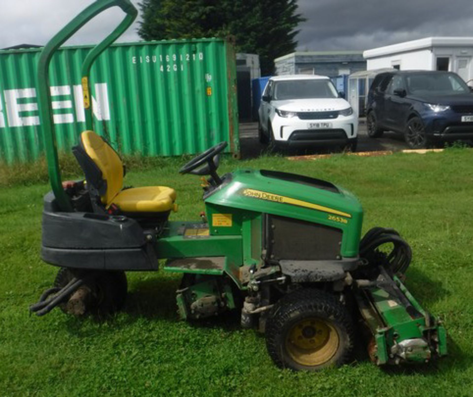 JOHN DEERE ride on lawn mower. Model 2653B. Triple deck. 2373hrs (not verified). Asset - C50904103 - Image 5 of 12