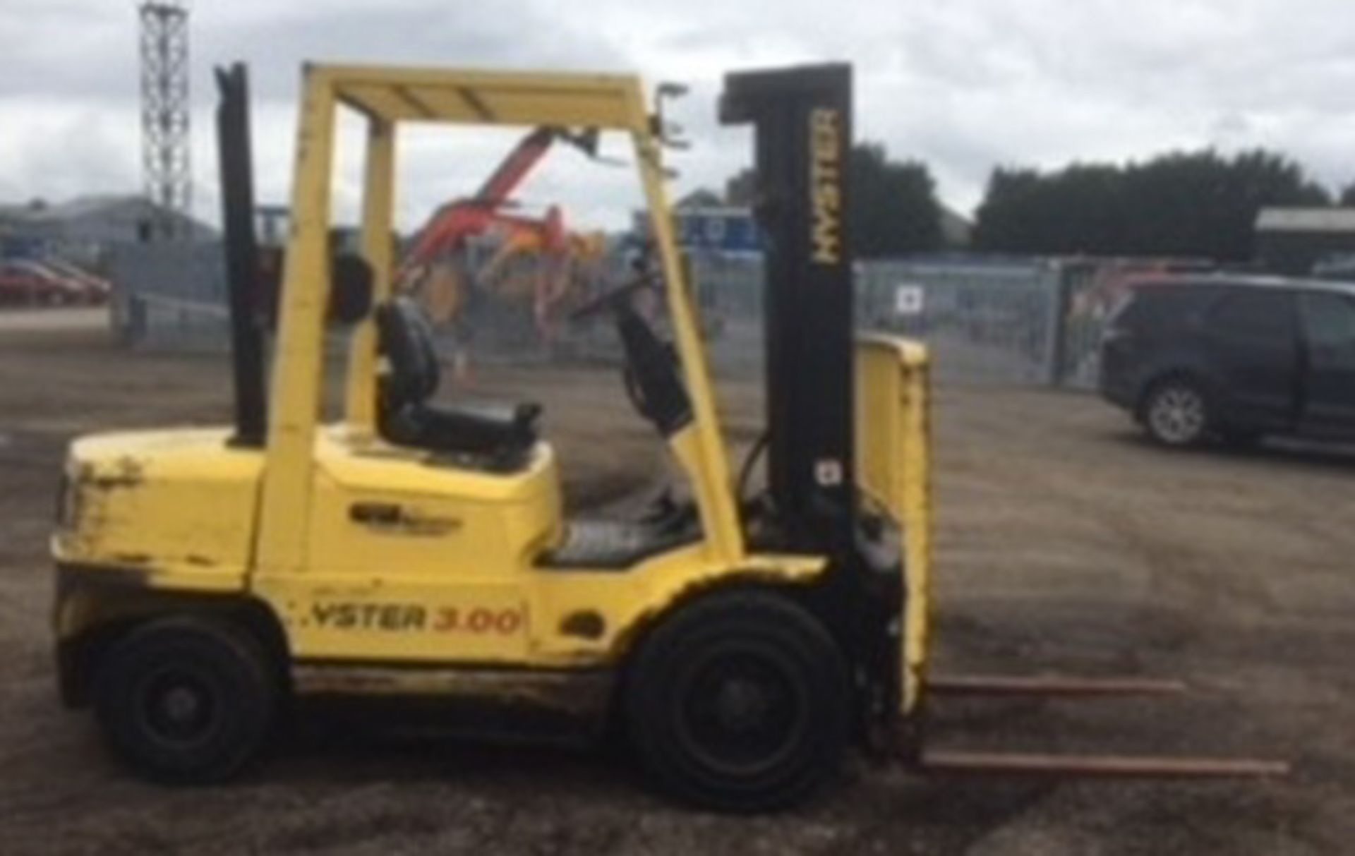 1999 HYSTER 3.00 Diesel forklift with triple mast & side shift. S/N H177B14901W. 10941hrs (not verif - Image 5 of 12
