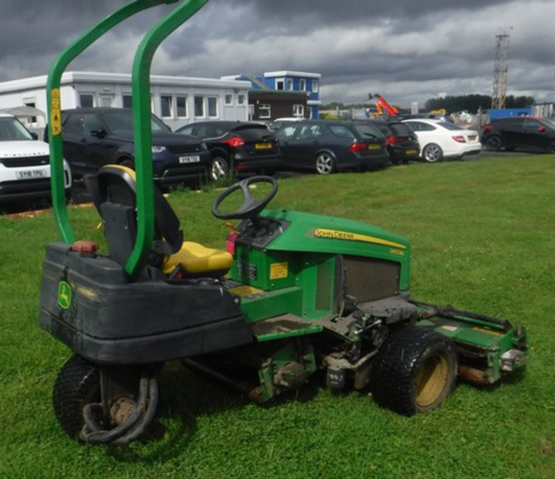 JOHN DEERE ride on lawn mower. Model 2653B. Triple deck. 2373hrs (not verified). Asset - C50904103 - Bild 6 aus 12