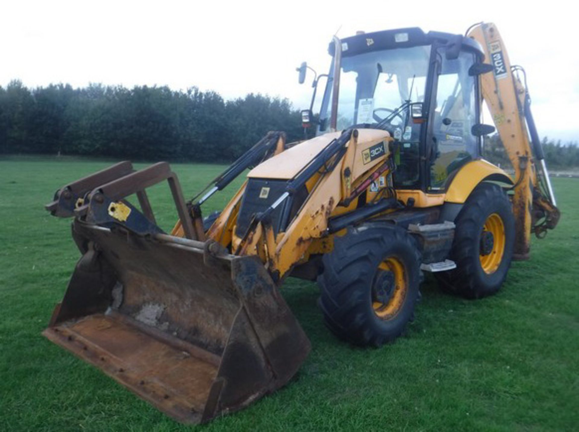 2009 JCB 3CX Contractor backhoe loader. Reg No SN09 ATO S/N JCB3CXPCP91348485. 1063hrs (not verifie