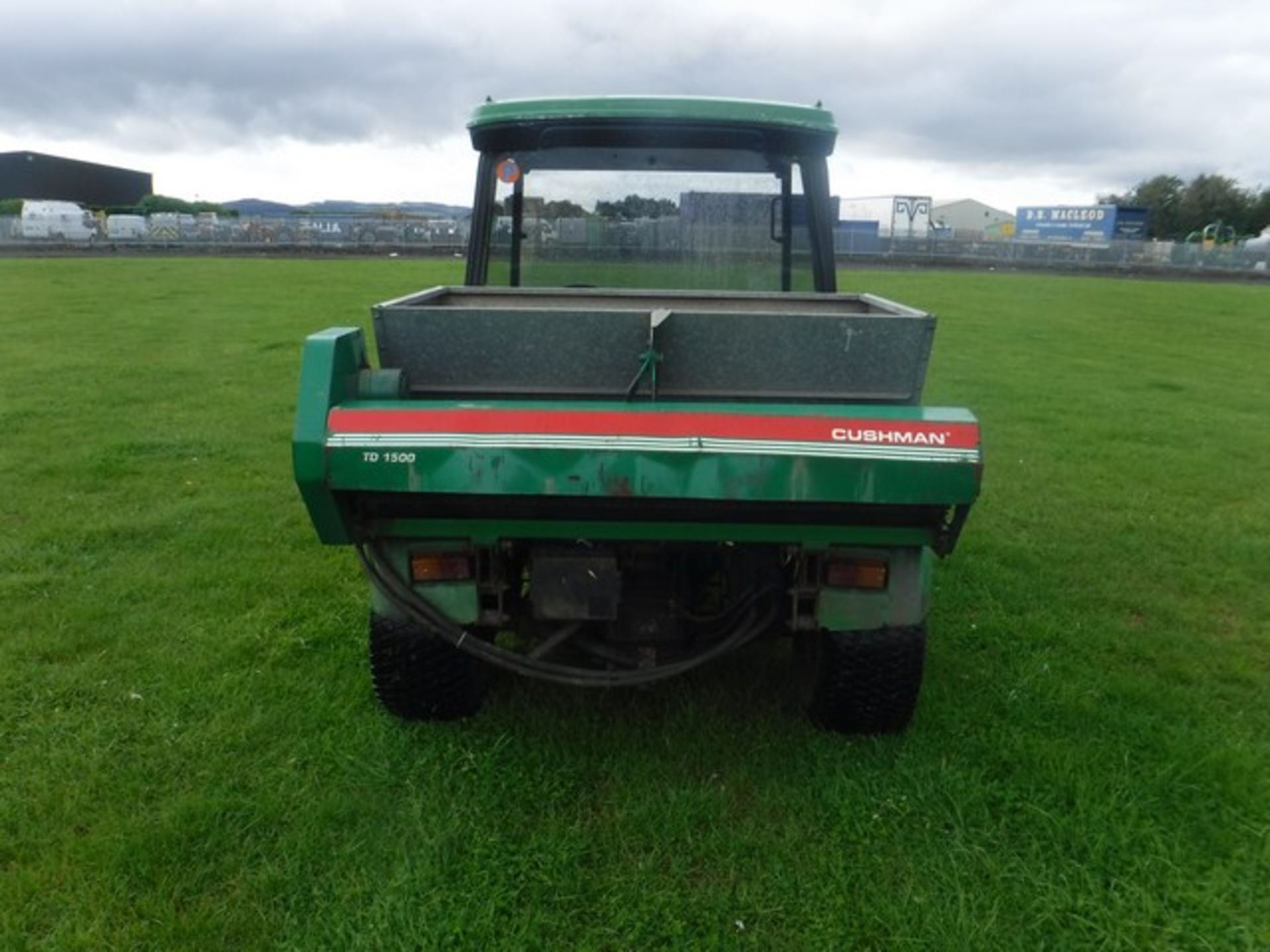 2006 JOHN DEERE Progator 2030 c/w tipping body, hydraulic top dresser & lift / detach frame. 3500hr - Bild 6 aus 20